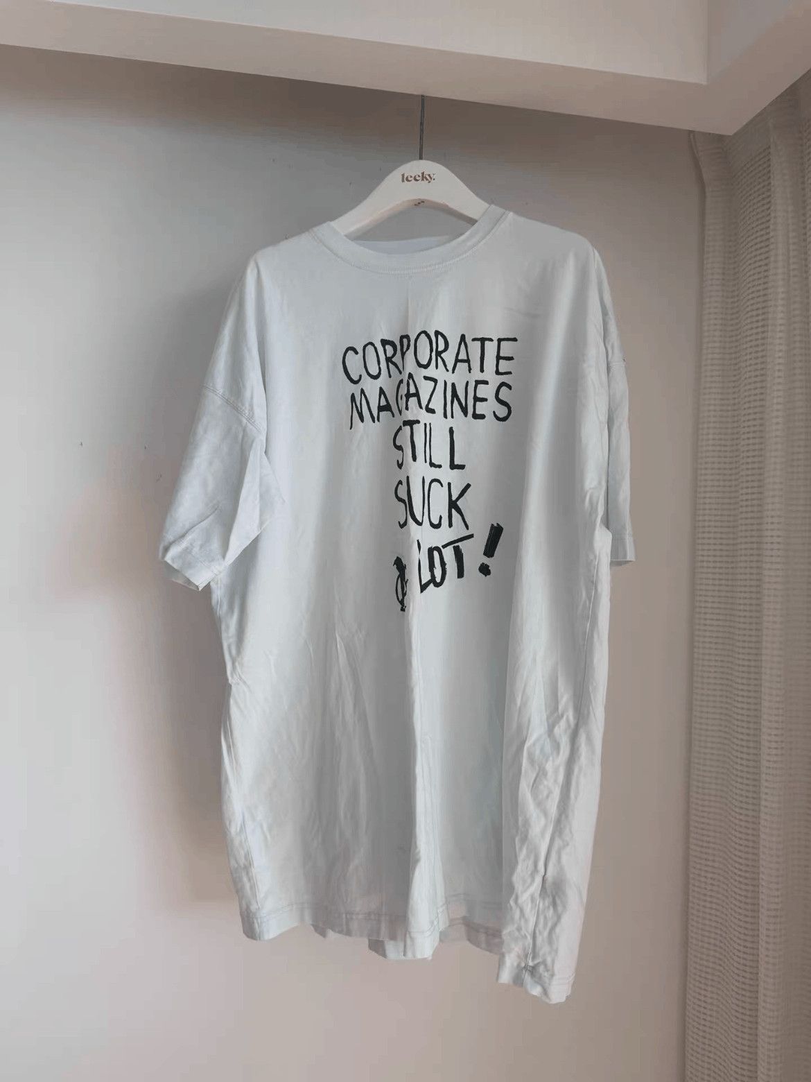 Vetements Vetements Vetements 19AW Corporate Magazines Still Suck Te Size US XS / EU 42 / 0 - 1 Thumbnail