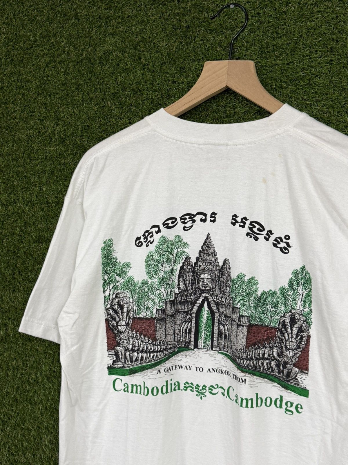 Vintage Vintage Cambodian Temple Ancient Buddhist Buddha Tee White Size US L / EU 52-54 / 3 - 1 Thumbnail