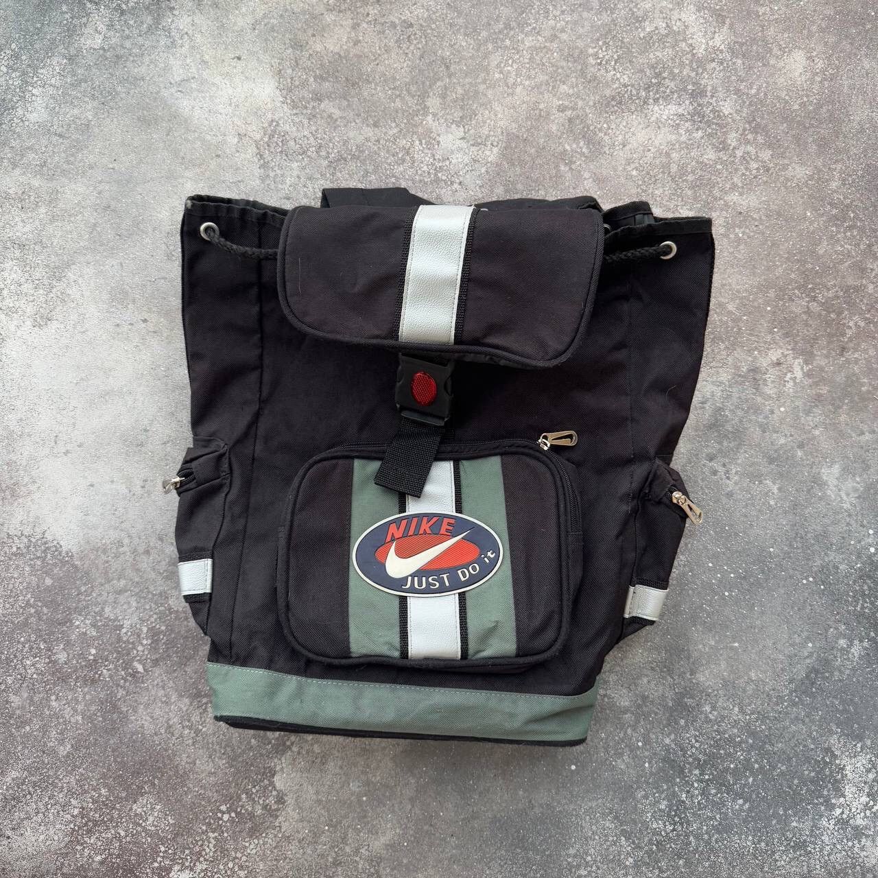 Hypebeast Nike Vintage Swoosh Logo Backpack Size ONE SIZE - 2 Thumbnail