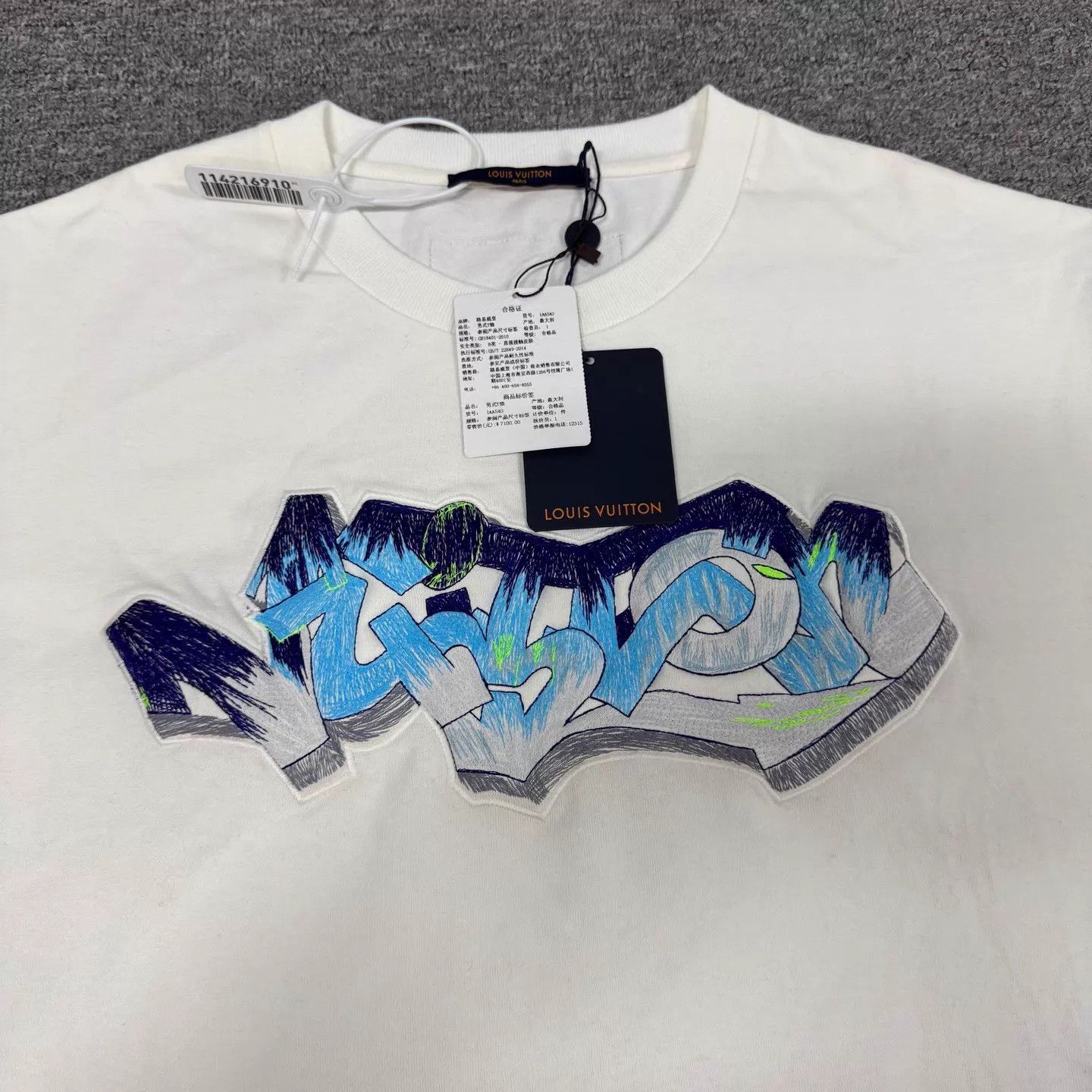 Louis Vuitton LV White Classic Graffiti Embroidered Logo Tee 4L Size 4XL / US 24-26 - 4 Thumbnail