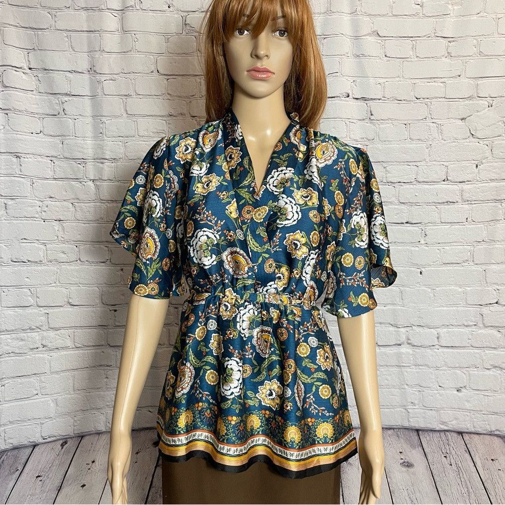 Ann Taylor New Ann Taylor Floral V-neck Short Sleeve Blouse Size XS Size XS / US 0-2 / IT 36-38 - 1 Thumbnail