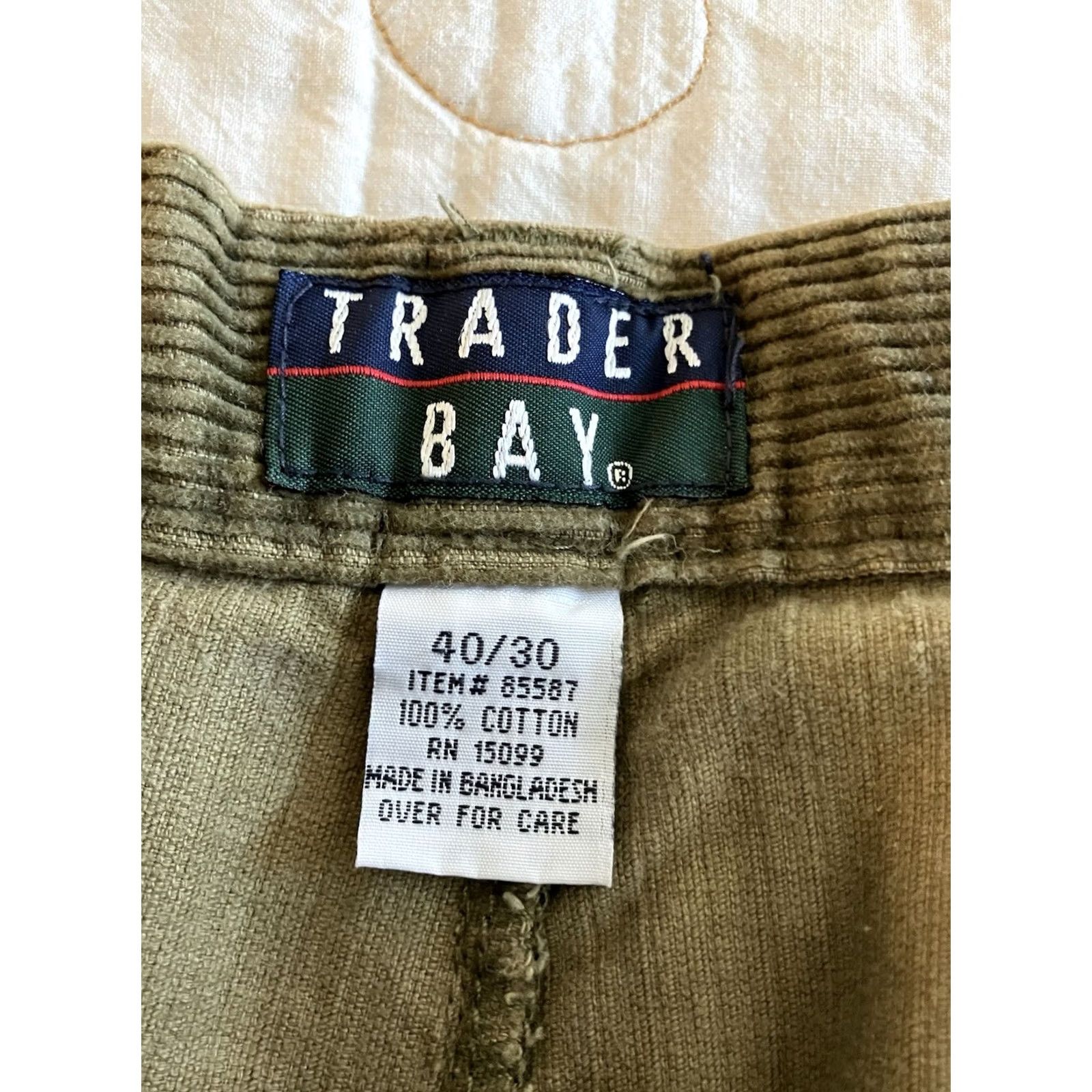 Vintage VINTAGE Trader Bay Men Corduroy Pants 40/29 Black Green Slim? Regular? Size US 40 / EU 56 - 7 Thumbnail