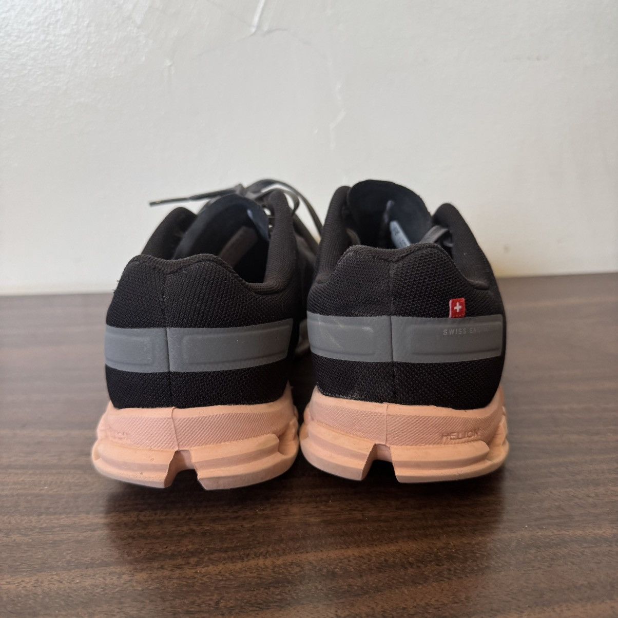 On ON Cloud Running Cloudflow black/pink/white running shoes Size US 7.5 / IT 37.5 - 4 Thumbnail