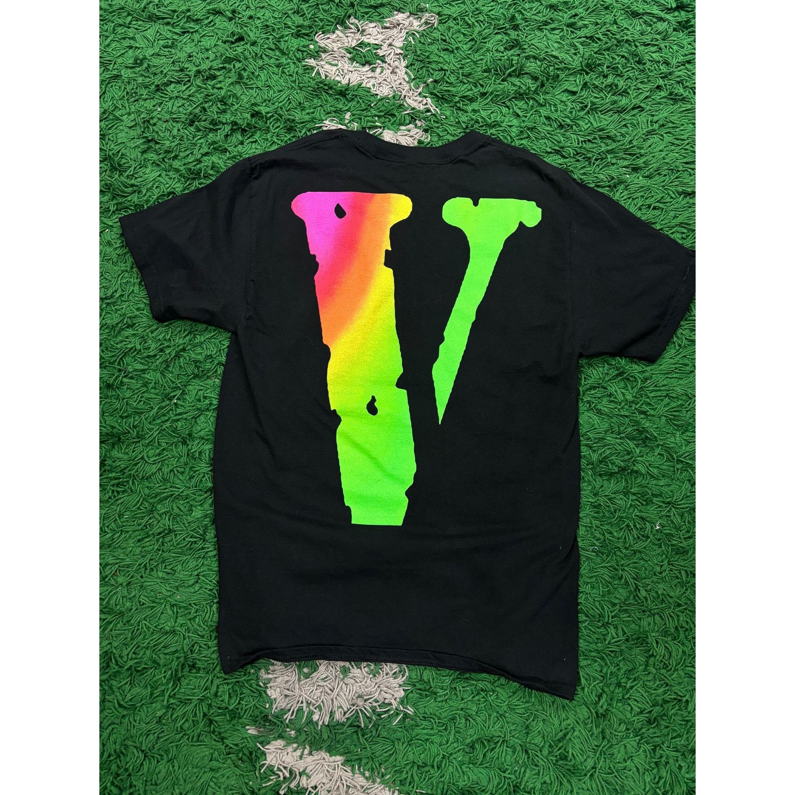 Vlone Vlone Tee green Purple Used Medium Size US M / EU 48-50 / 2 - 1 Thumbnail