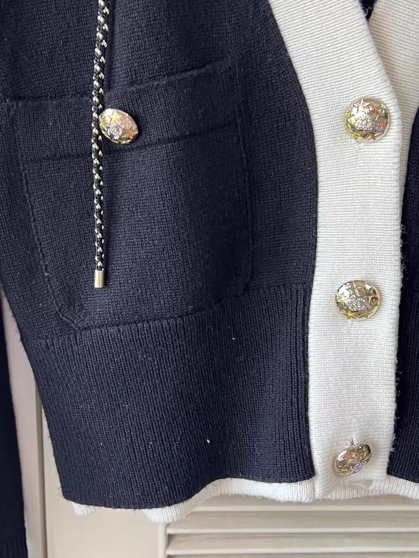 Chanel Chanel 24C 34 Cashmere Cardigan B&W w/ Glitter Hat Size XS / US 0-2 / IT 36-38 - 5 Thumbnail