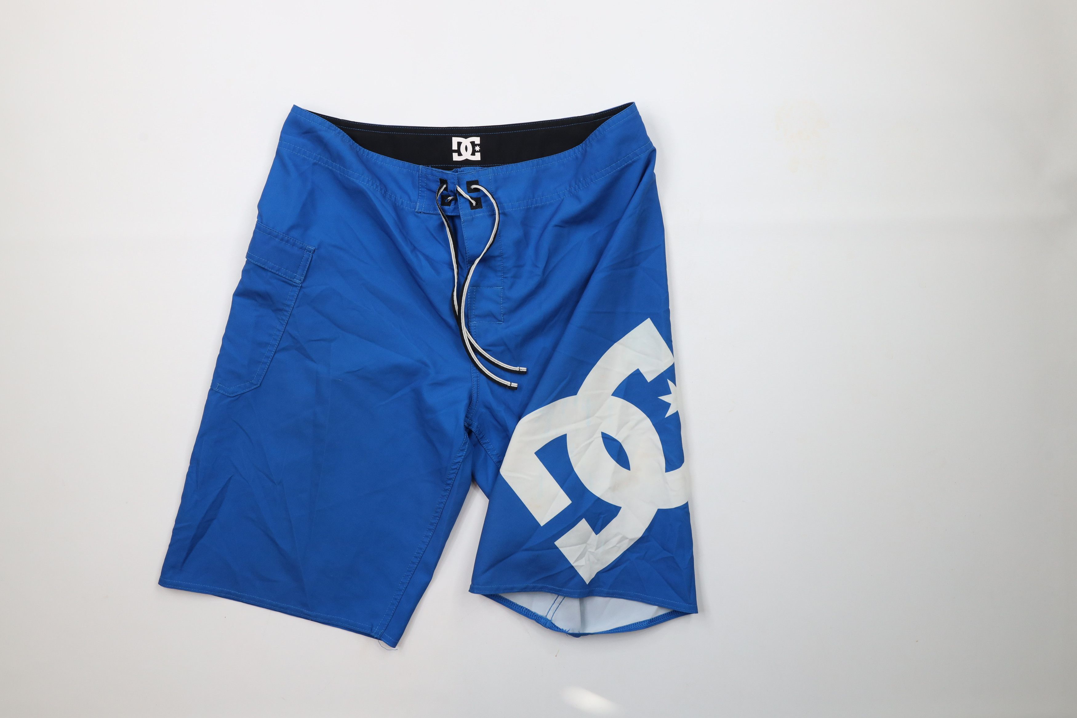 Vintage Vintage DC Shoes Big Logo Skateboarding Board Shorts Blue Size US 32 / EU 48 - 1 Thumbnail
