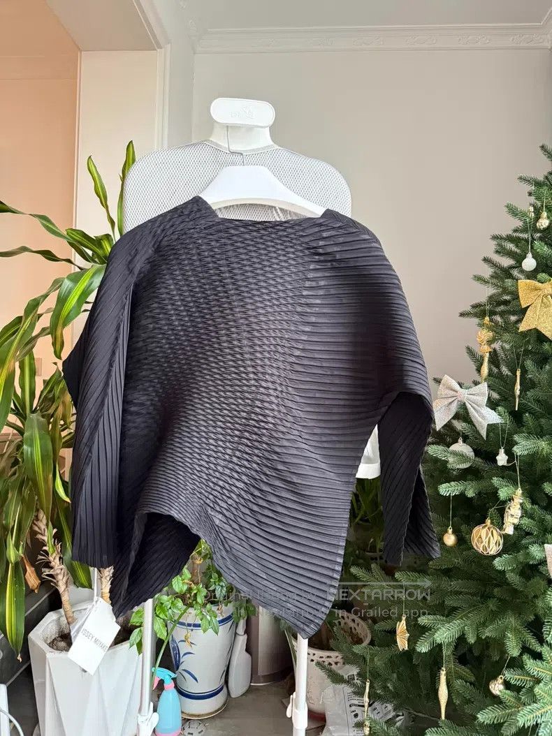 Issey Miyake Issey Miyake Main line black fish scale coat Size M / US 6-8 / IT 42-44 - 3 Thumbnail