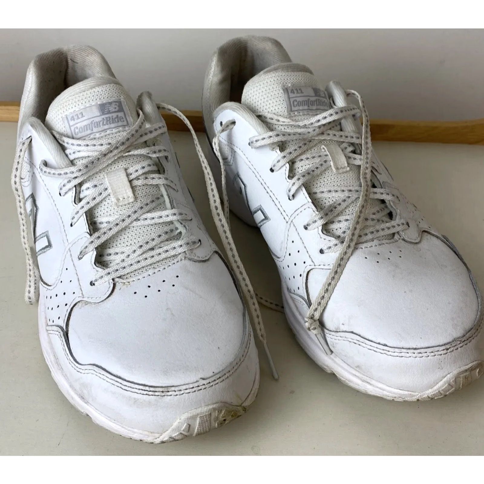 New Balance New Balance Walking Shoes Womens Size 11 White S1 Sneaker Athletic Comfort Shoes B Width 411 Size US 9 / IT 39 - 2 Thumbnail