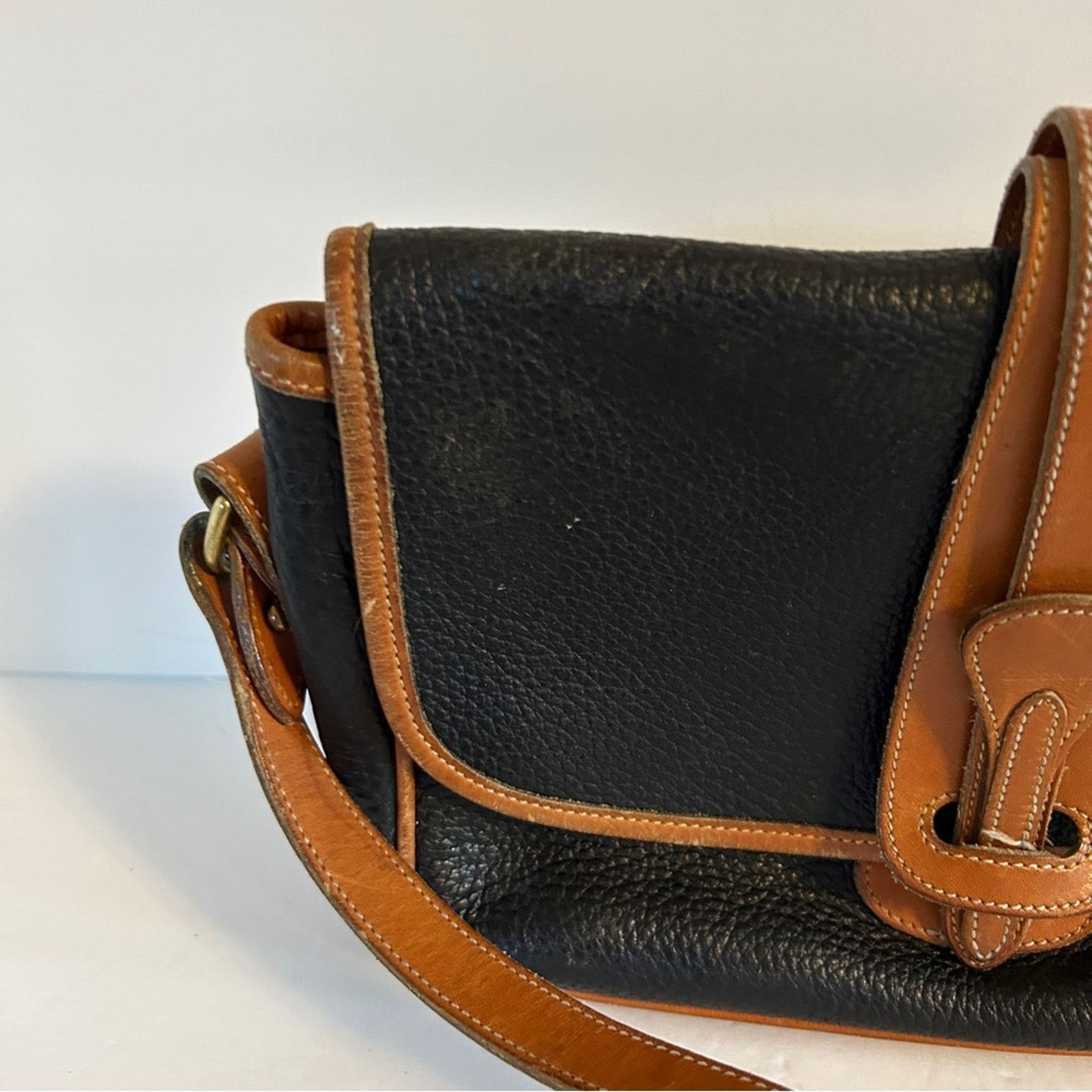 Dooney & Bourke Dooney and Bourke Black and Camel Handbag Size ONE SIZE - 5 Thumbnail