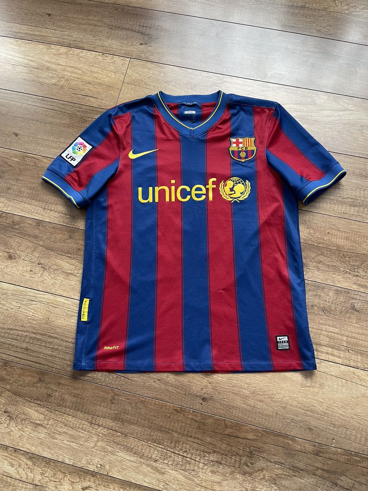 Other 2009/2010 Nike FC Barcelona Messi Vintage Soccer Jersey Tee Size US S / EU 44-46 / 1 - 5 Thumbnail