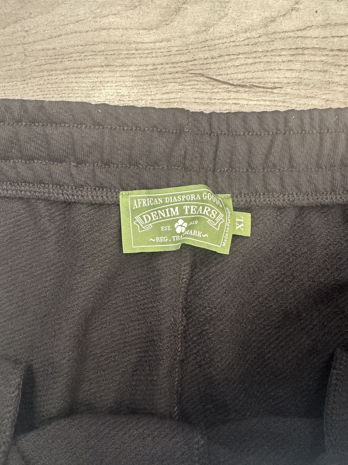 DENIM TEARS Denim Tear Wreath Sweatpant Black Size US 36 / EU 52 - 3 Thumbnail