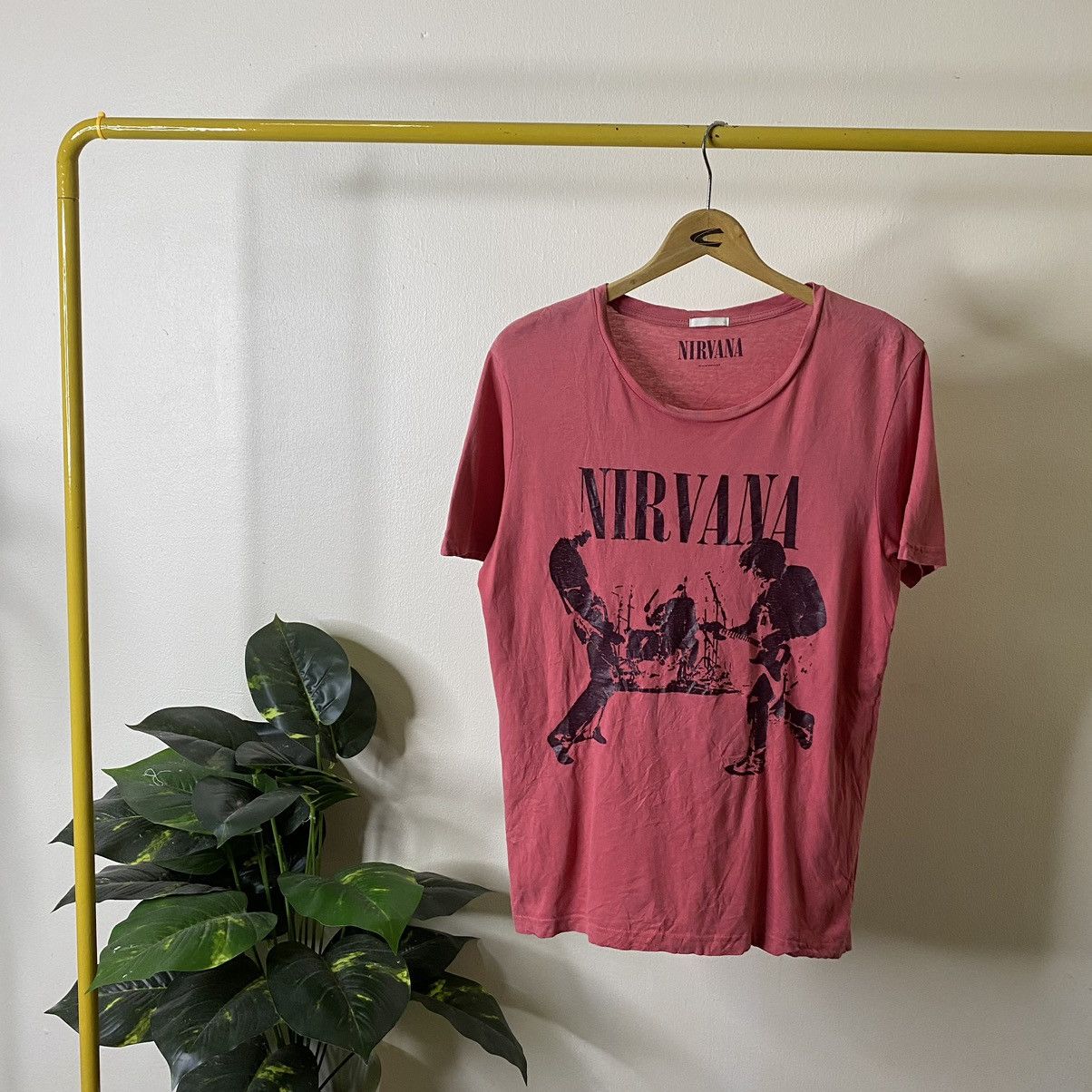 Nirvana GU x Nirvana Kurt Cobain Collaboration Tee Size US M / EU 48-50 / 2 - 1 Thumbnail