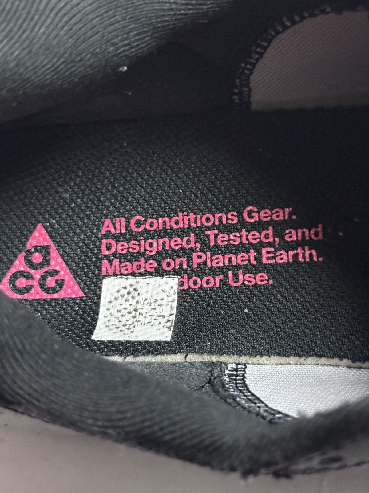 Nike ACG Nike ACG Lowcate SE Black/Hyper Pink/Wolf Gray Sneakers Size US 8.5 / EU 41-42 - 7 Thumbnail