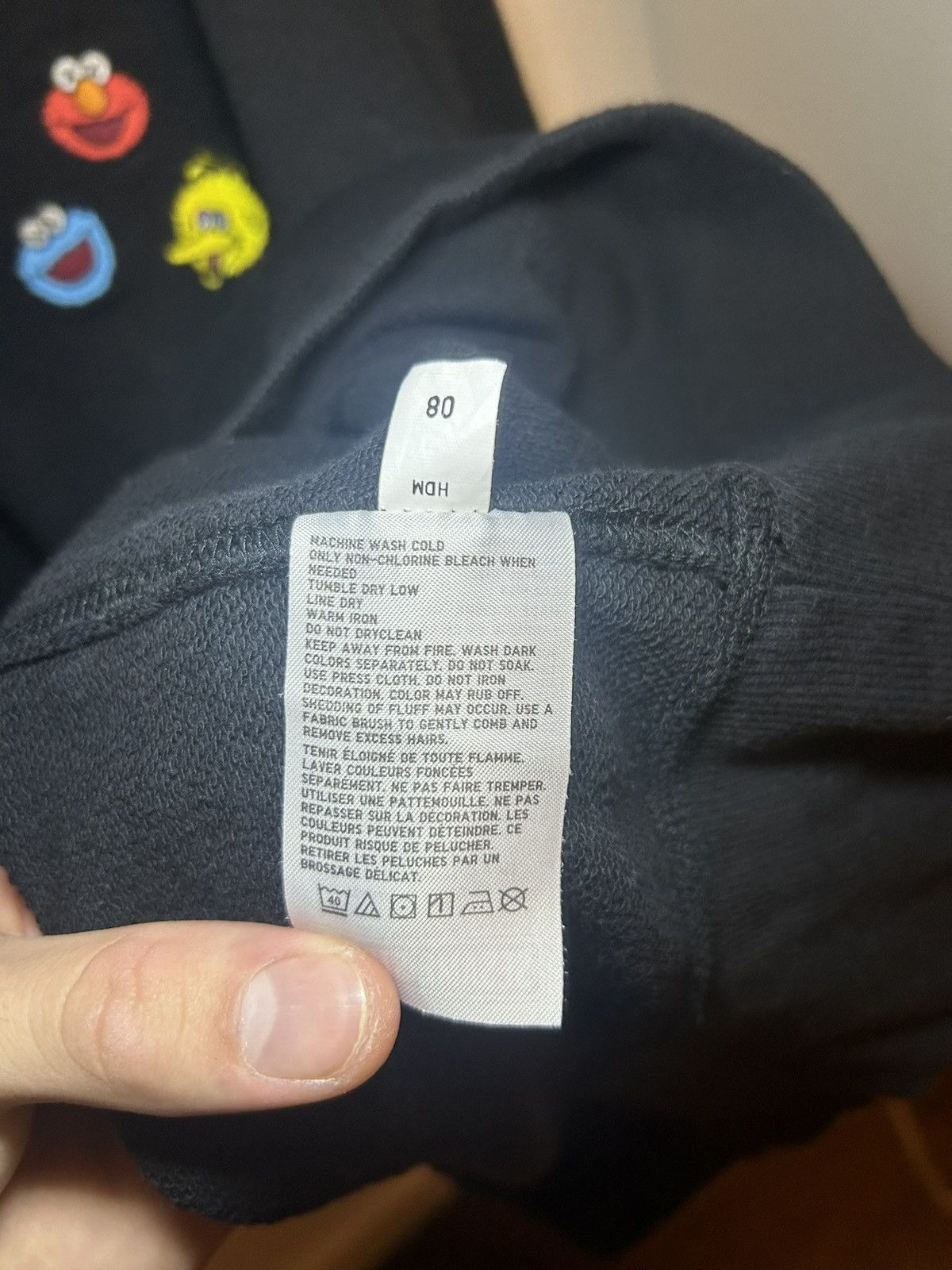 Kaws × Uniqlo Kaws X Uniqlo Sesame Street embroidered heavy longsleeve Size US M / EU 48-50 / 2 - 7 Thumbnail