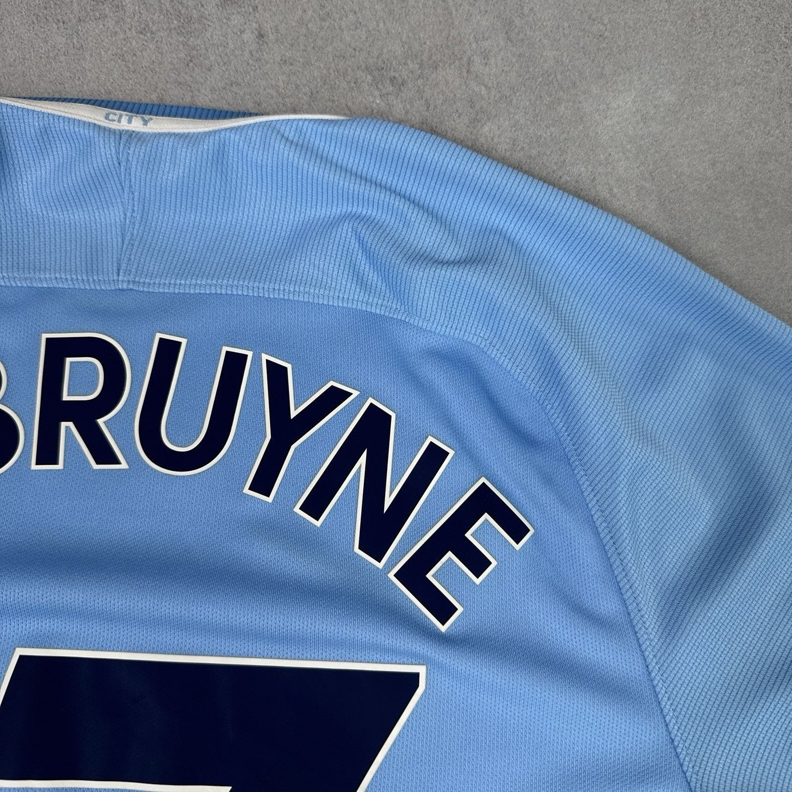 Nike Manchester City Nike 2017 2018 #17 De Bruyne Soccer Jersey Size US S / EU 44-46 / 1 - 13 Thumbnail