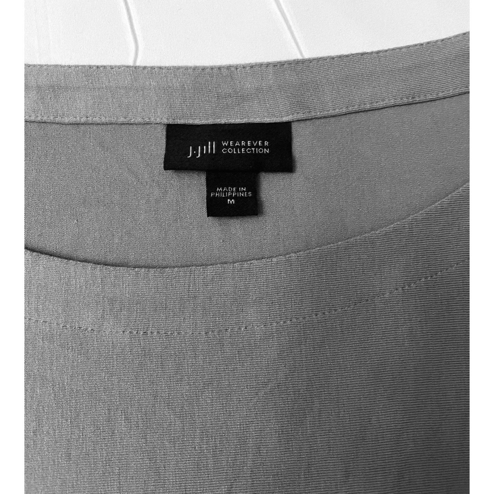 J. Jill J Jill Wearever Collection Shirt Womens Medium Gray Floral Stretch Pullover Top - 3/4 Sleeve Puff Sleeve Round Neck Tunic Relaxed Fit Viscose Spandex Size M / US 6-8 / IT 42-44 - 3 Thumbnail