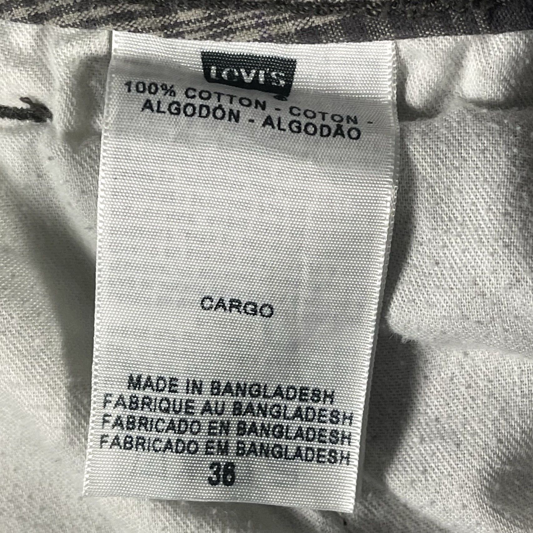 Levi's VINTAGE Levi's Cargo Shorts Mens 36 Gray Plaid White Tab Cargo Pocket 90s Grunge Baggy Skater Casual Size US 36 / EU 52 - 3 Thumbnail