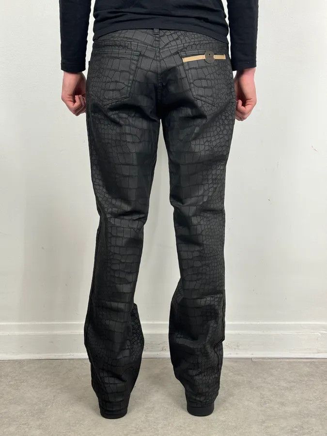 Roberto Cavalli 2000s Roberto Cavalli Crocodile Effect Obscure Black Pants Size US 32 / EU 48 - 4 Thumbnail