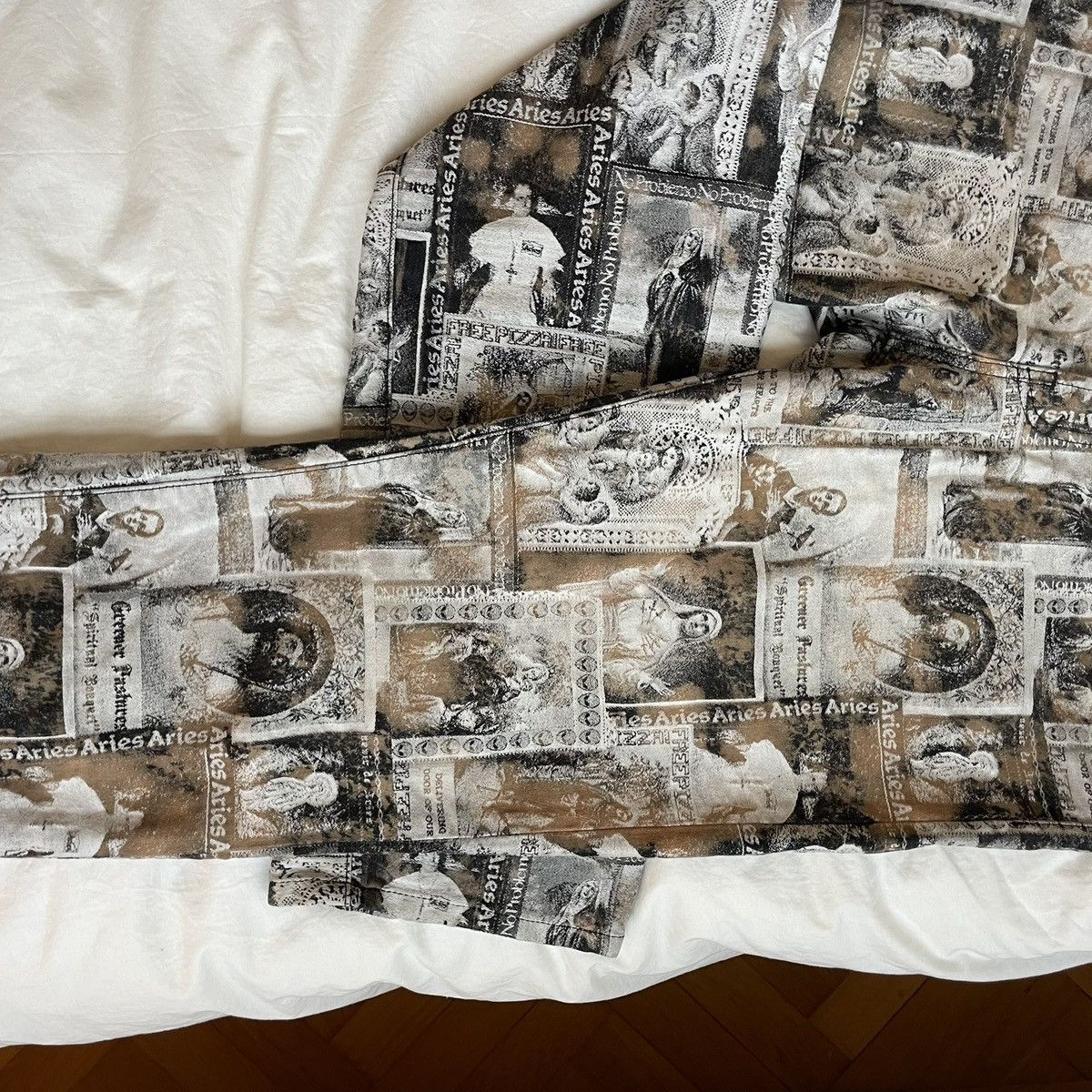 Aries Aries Jesus Pattern Jeans Size US 33 - 7 Thumbnail