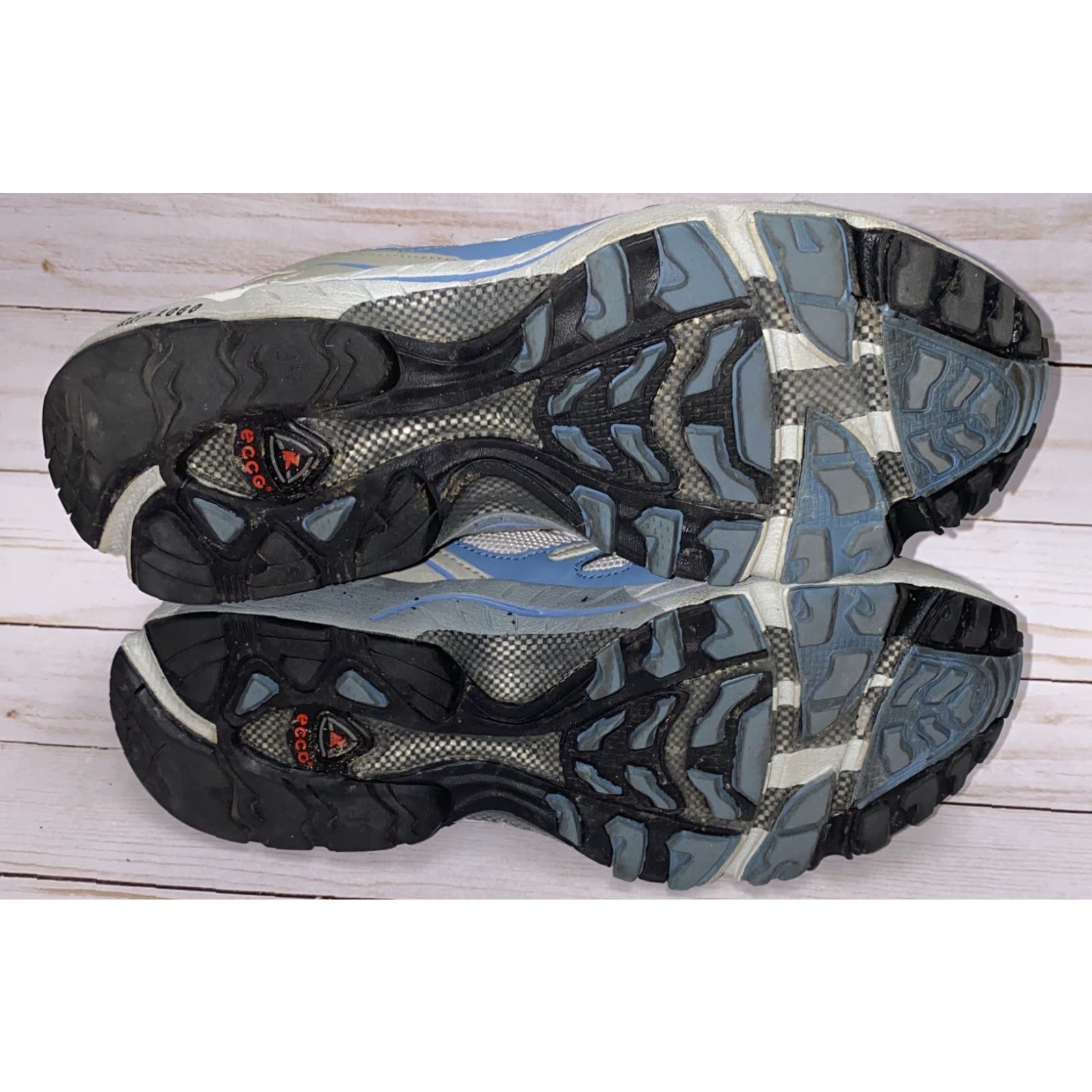 Ecco ECCO Womens White/Blue Lace Up Athletic Sneakers Size 8 Sneakers Womens Athletic Shoes Low Top White Blue Lace Up 8 US 39 EU Size US 8 / IT 38 - 5 Thumbnail