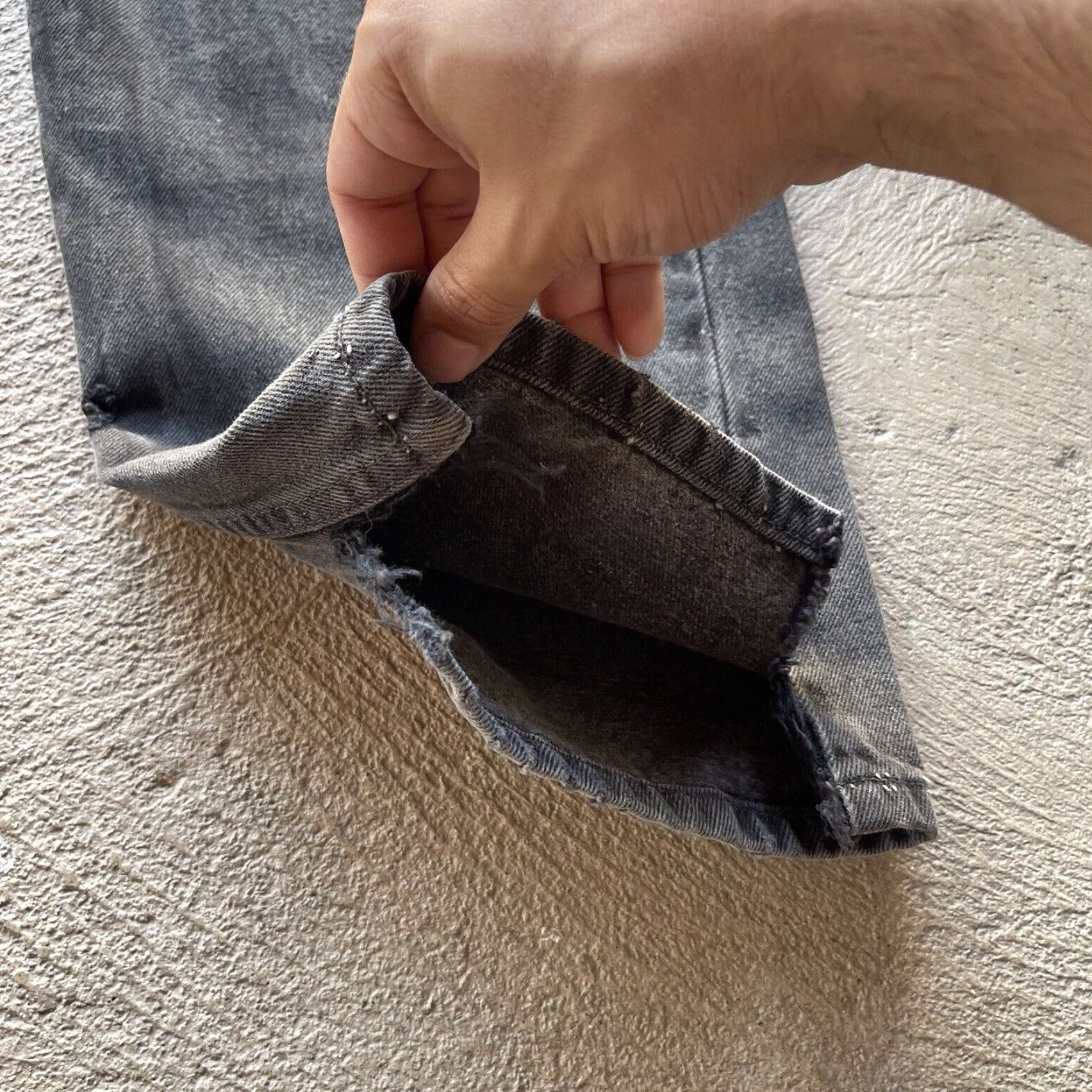 Levi's VINTAGE Levi's 550 Jeans Mens 34x30 Black Relaxed Fit Wide-Leg Denim 90s Size US 34 / EU 50 - 5 Thumbnail