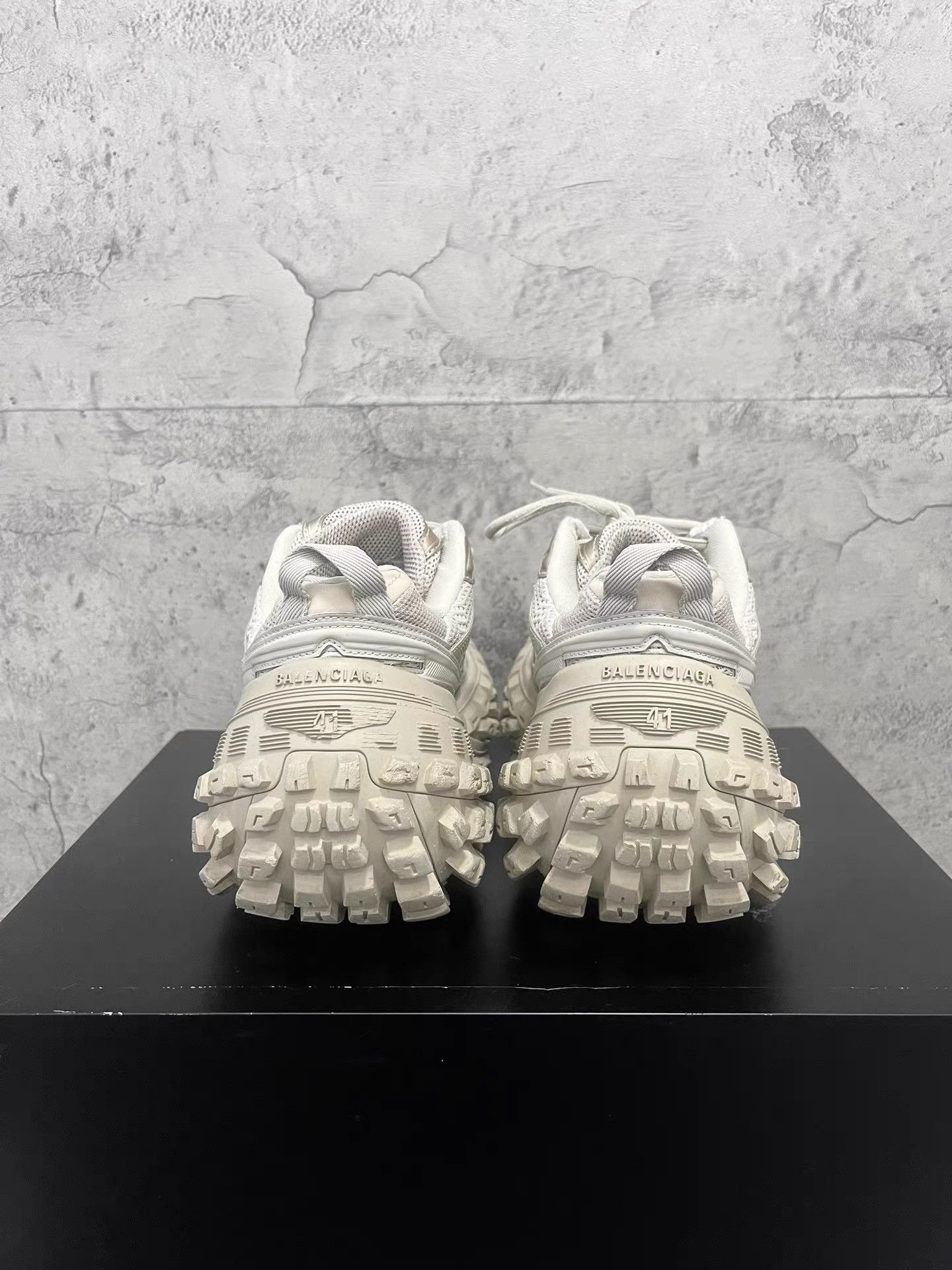 Balenciaga Balenciaga Defender Tire Sneaker K34 Size US 8 / EU 41 - 7 Thumbnail