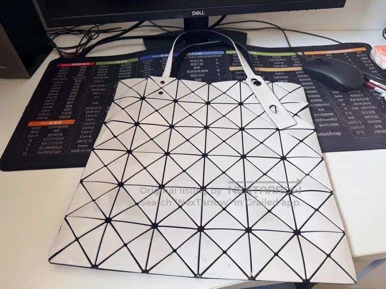 Issey Miyake Issey Miyake Six Grid Shiny Tote Bag White Size ONE SIZE - 2 Thumbnail