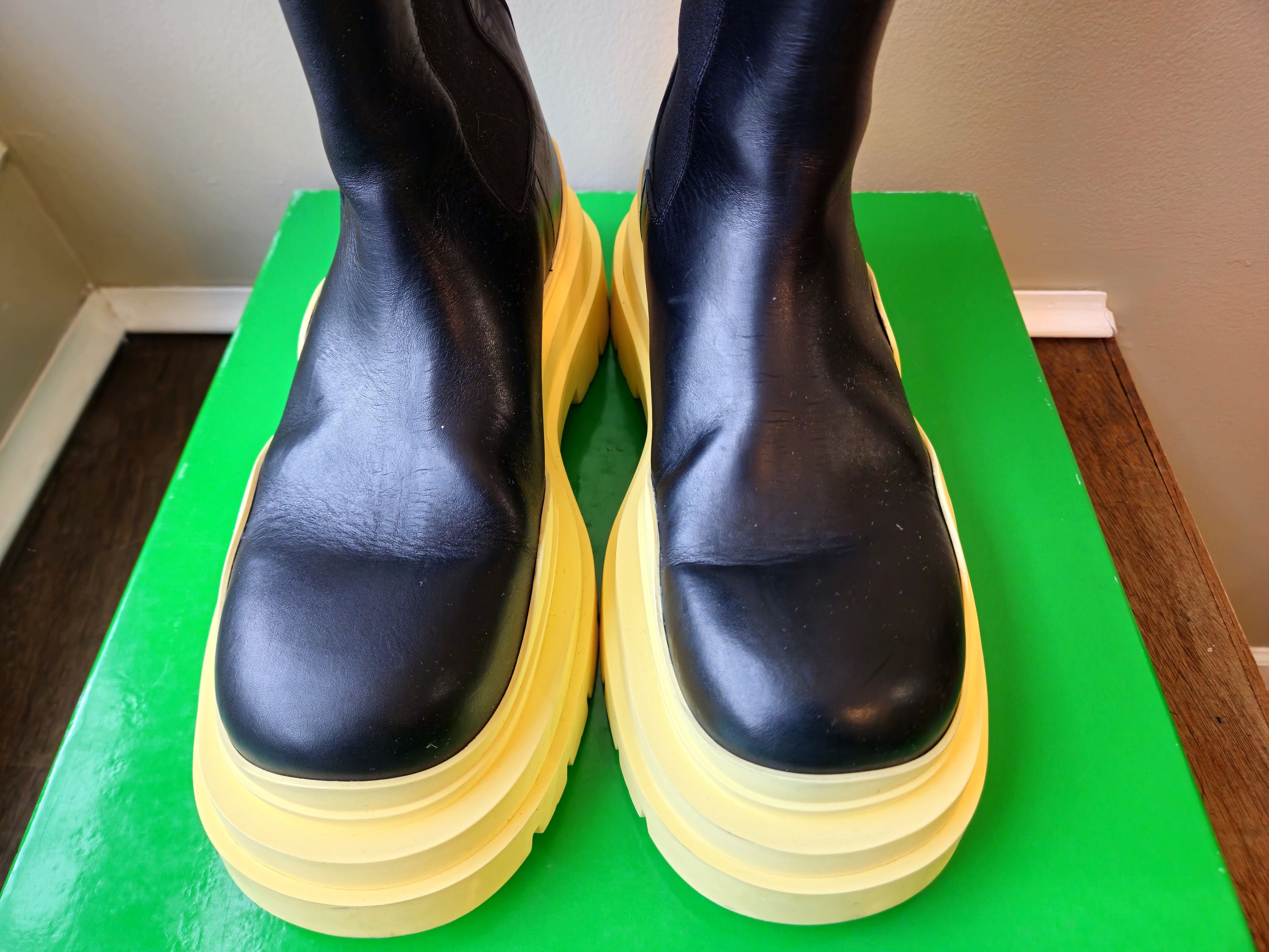 Bottega Veneta Bottega Veneta Women's Tire Size 9.5 Leather Chelsea Boots Size US 9.5 / IT 39.5 - 2 Thumbnail