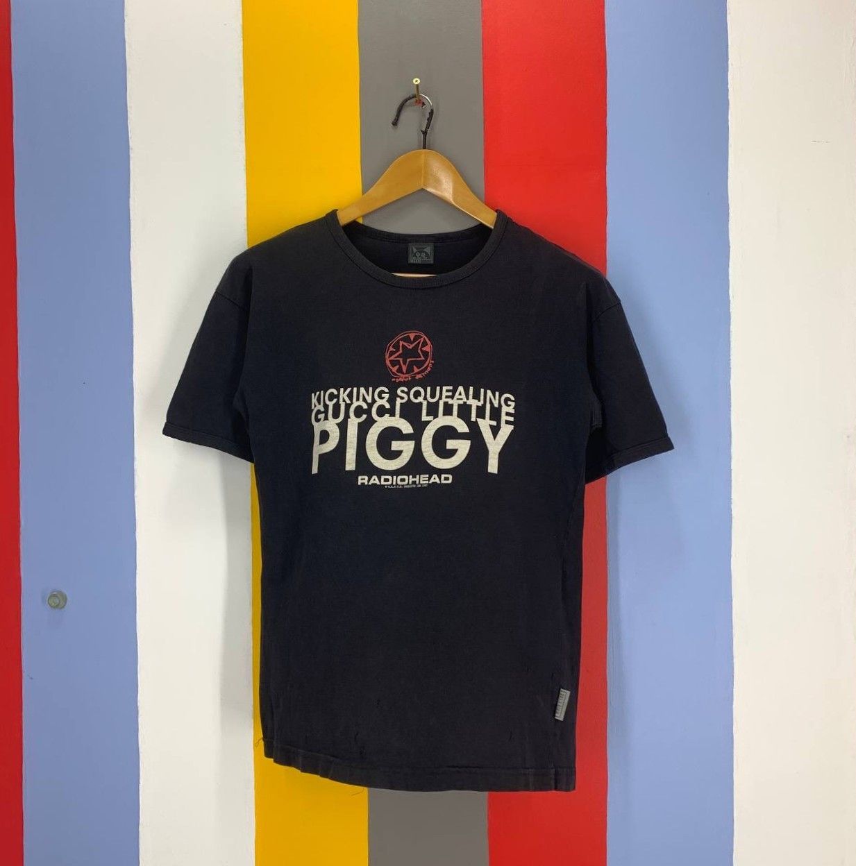 Band Tees 90s Vintage RADIOHEAD GUCCI PIGGY T Shirt #2434/AI Size US S / EU 44-46 / 1 - 1 Thumbnail