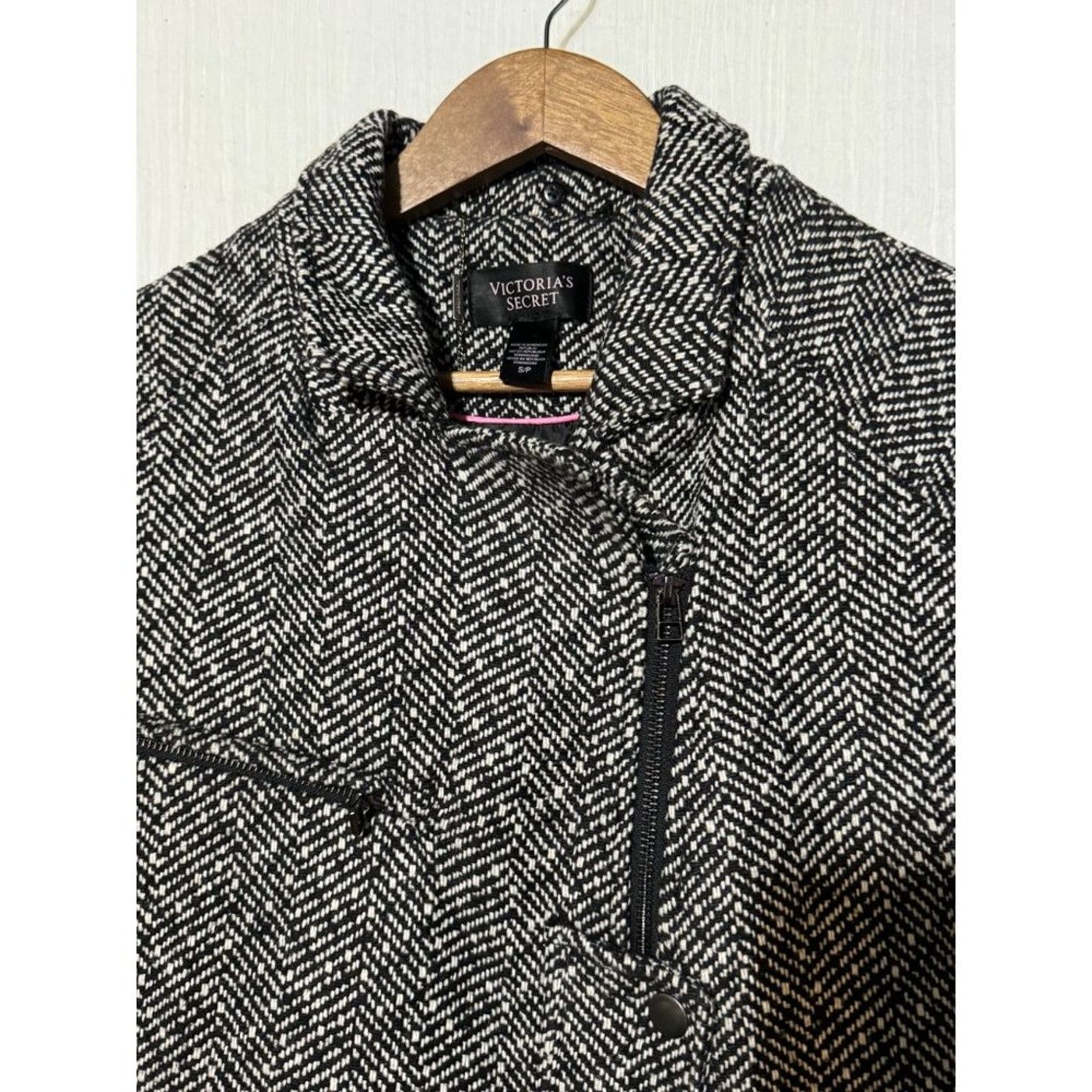 Victoria's Secret Victoria’s Secret · Small · Tweed Winter Jacket · Tailored Size 26" / US 2 / IT 38 - 7 Thumbnail