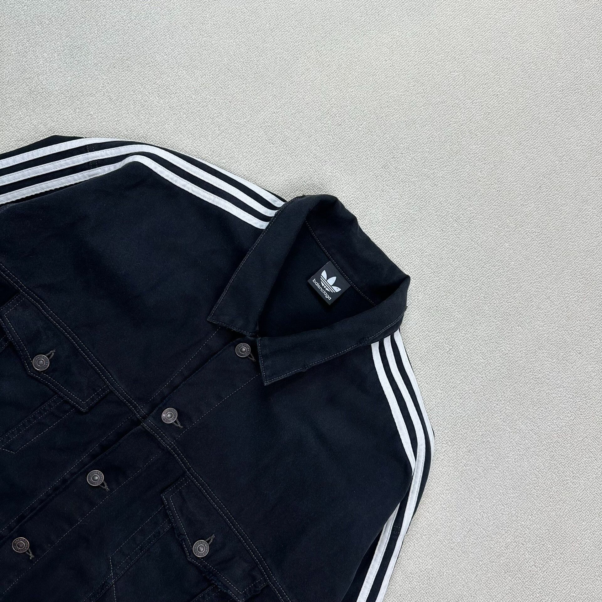Balenciaga balenciaga adidas collaboration distressed denim jacket Size US L / EU 52-54 / 3 - 2 Thumbnail