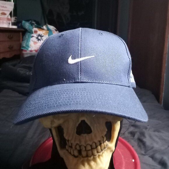 Nike Deadstock Vintage Nike Golf Buick Tiger Woods Strap Back Hat Size ONE SIZE - 1 Thumbnail