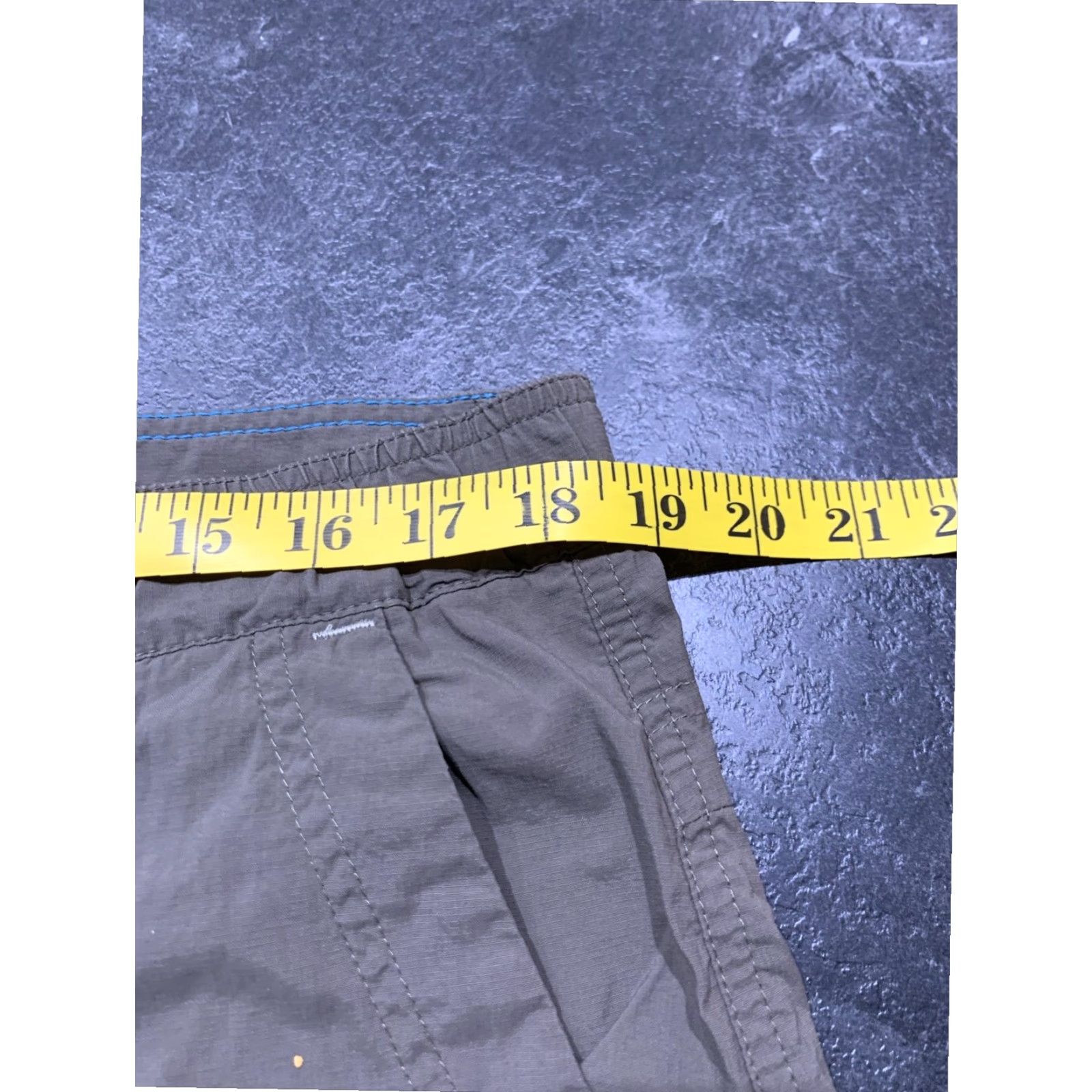 Olive Columbia Lightweight Cargo Shorts Men's Large 9" Olive Size US 33 - 7 Thumbnail