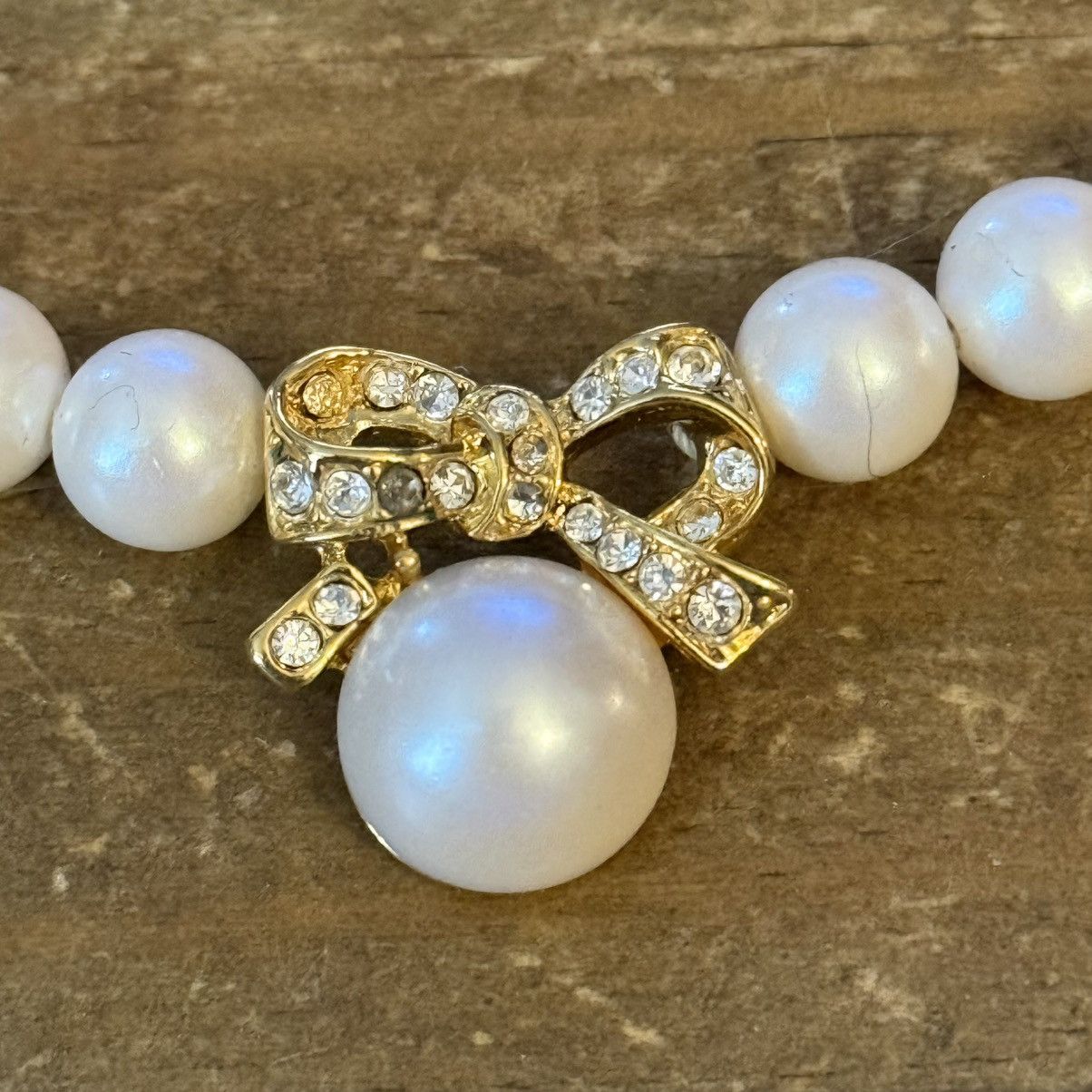 Vintage Vintage white pearl rhinestone bow pendant necklace Size ONE SIZE - 3 Thumbnail