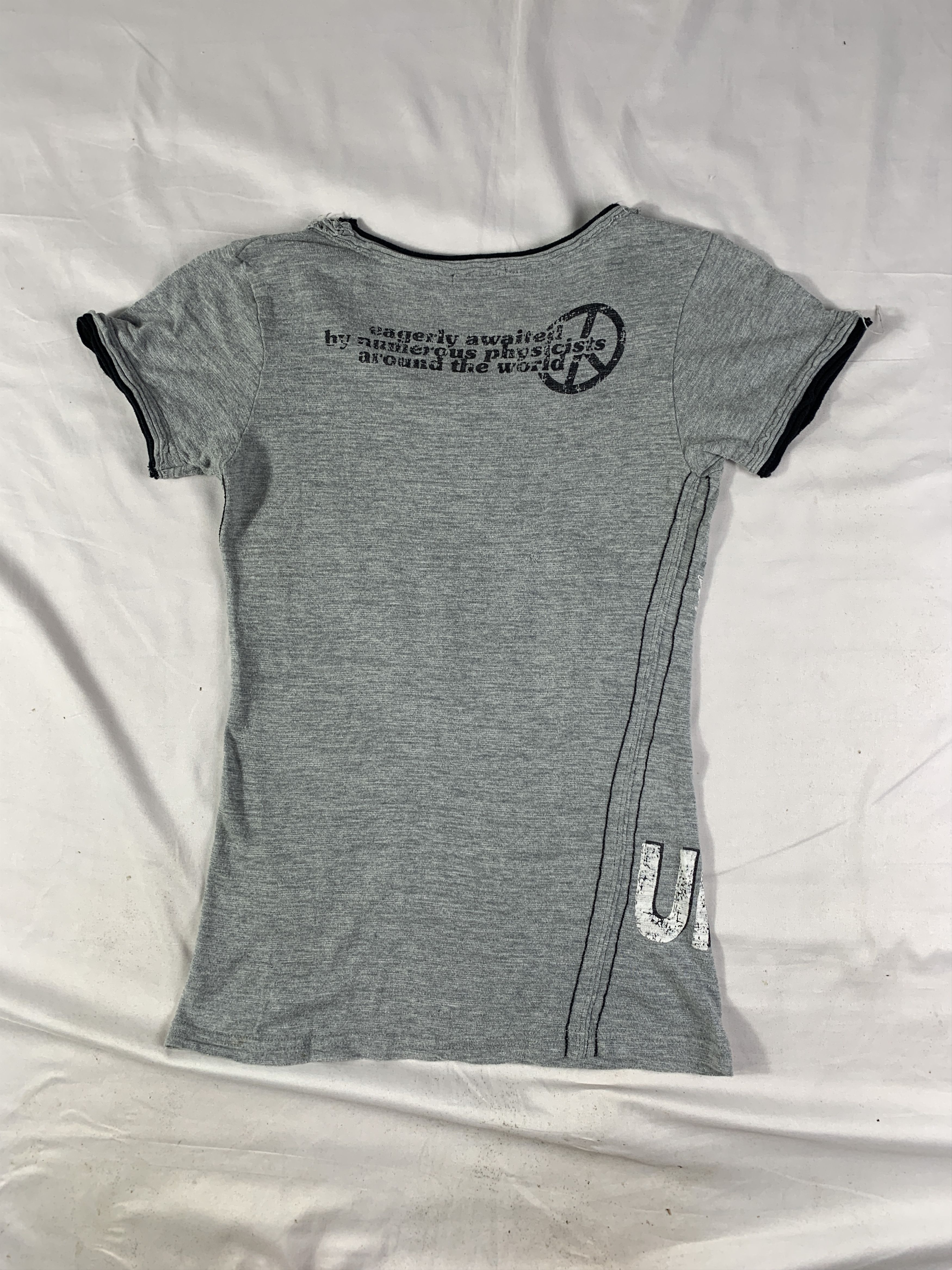 Japanese Brand 2000s Sweet Agnes Gray Peace Quotes Tee (S) Size S / US 4 / IT 40 - 4 Thumbnail