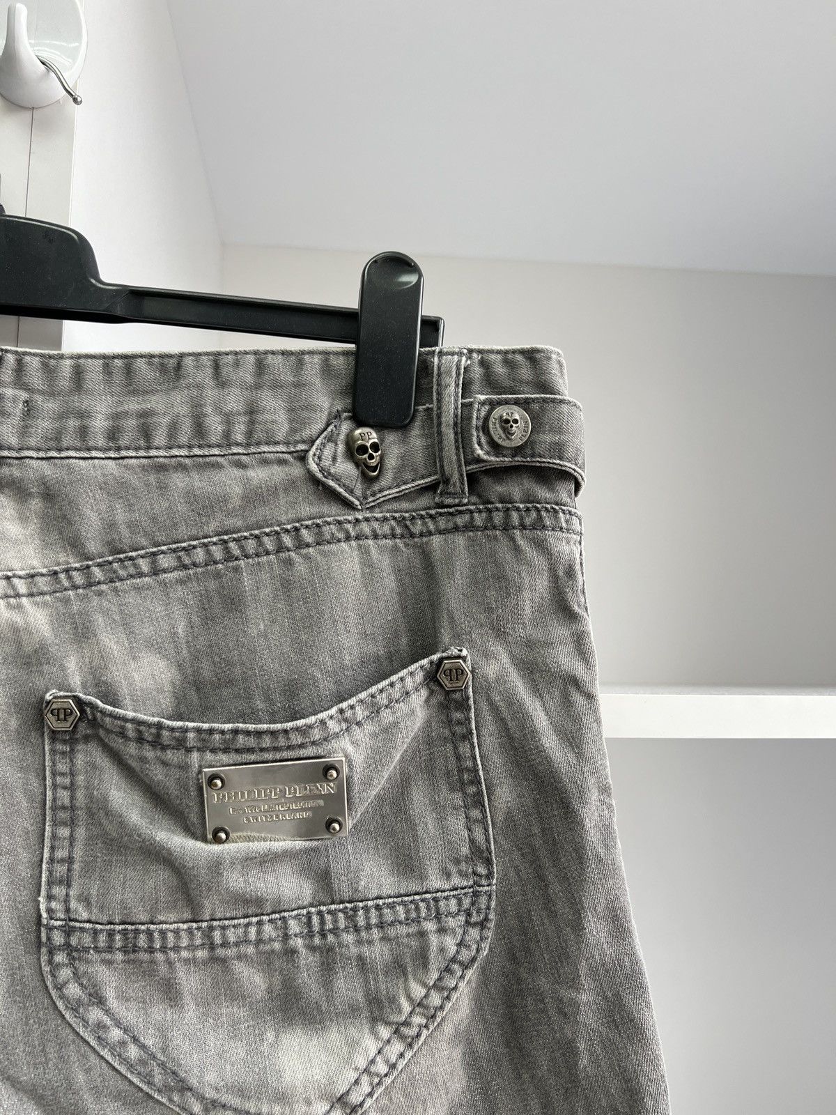 Designer × Philipp Plein × Vintage Vintage Philipp Plein Metal Logo Skull Gray Shorts Size US 34 / EU 50 - 12 Thumbnail
