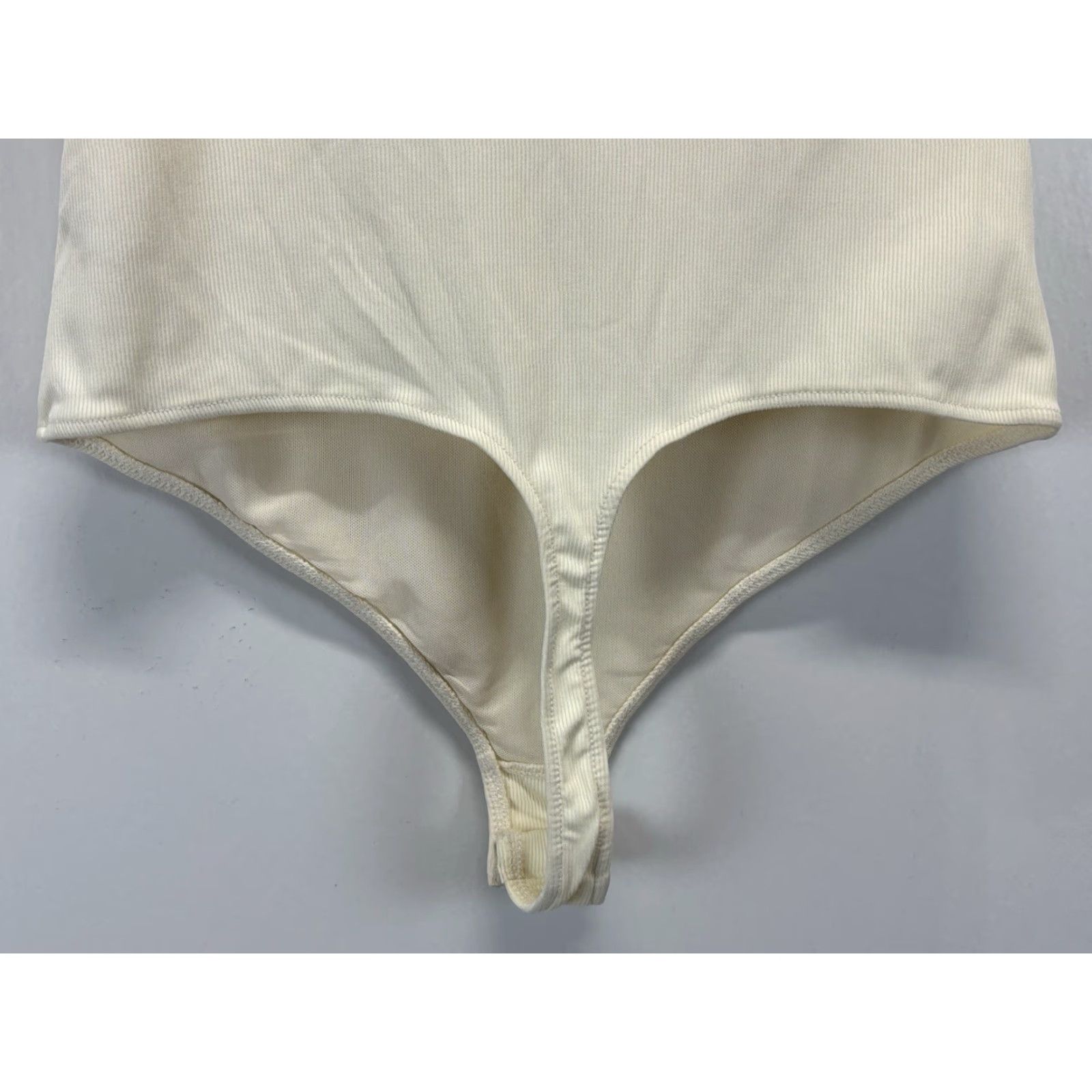 Free People Free People Intimately Bodysuit Shirt Women Medium Ivory Short Sleeve V-Neck Casual Womens Size M / US 6-8 / IT 42-44 - 4 Thumbnail