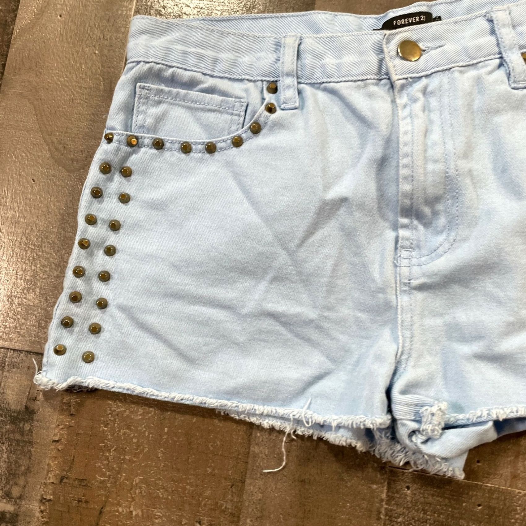Forever 21 Forever 21 Shorts Womens 30 Blue Cut-Off Mid-Rise Studded Zip Light Wash Denim Shorts Womens 30 Blue Cut-Off Mid-Rise Studded Zip Light Wash Denim Size 30" / US 8 / IT 44 - 4 Thumbnail
