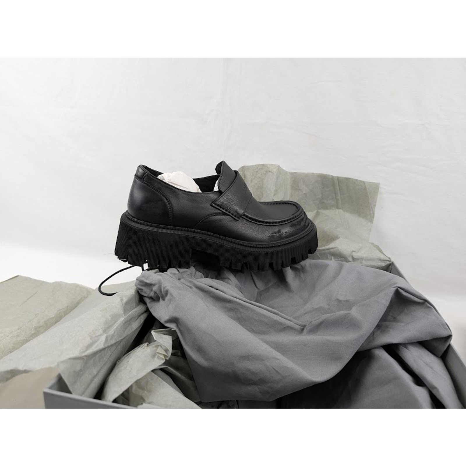 Balenciaga o1rshd1 Tractor Loafers L20 in Black Size US 9 / EU 42 - 22 Thumbnail