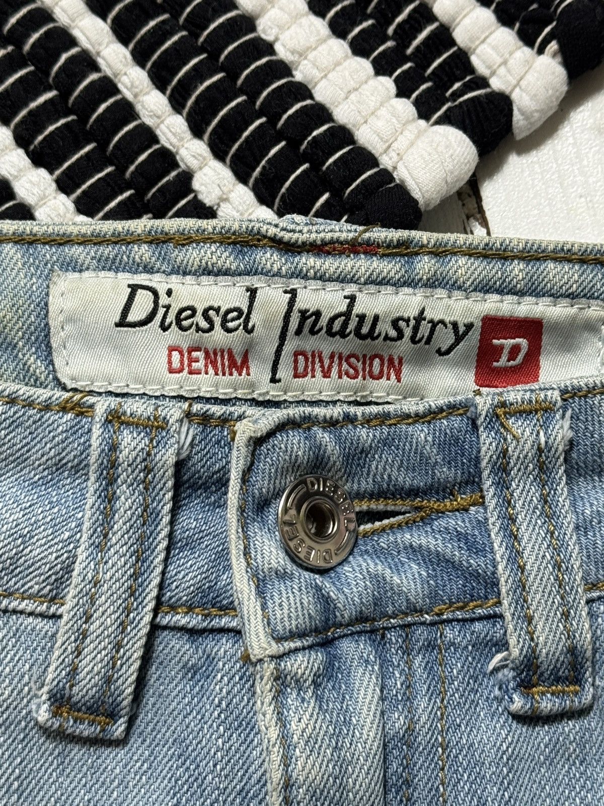 Diesel VINTAGE DIESEL 2000s BIG LOGO MINI DENIM SKIRT Size 26" / US 2 / IT 38 - 6 Thumbnail