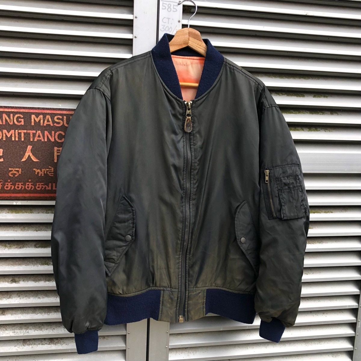 Vintage Vintage Sun Faded Ma-1 Bomber Jacket Size US L / EU 52-54 / 3 - 3 Thumbnail