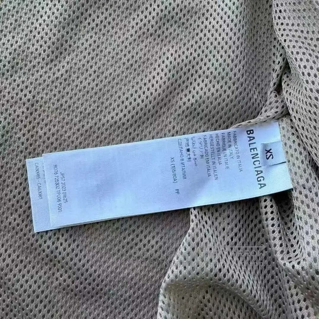 Balenciaga balenciaga cream jacket fw23 in size xs. Size US XS / EU 42 / 0 - 7 Thumbnail