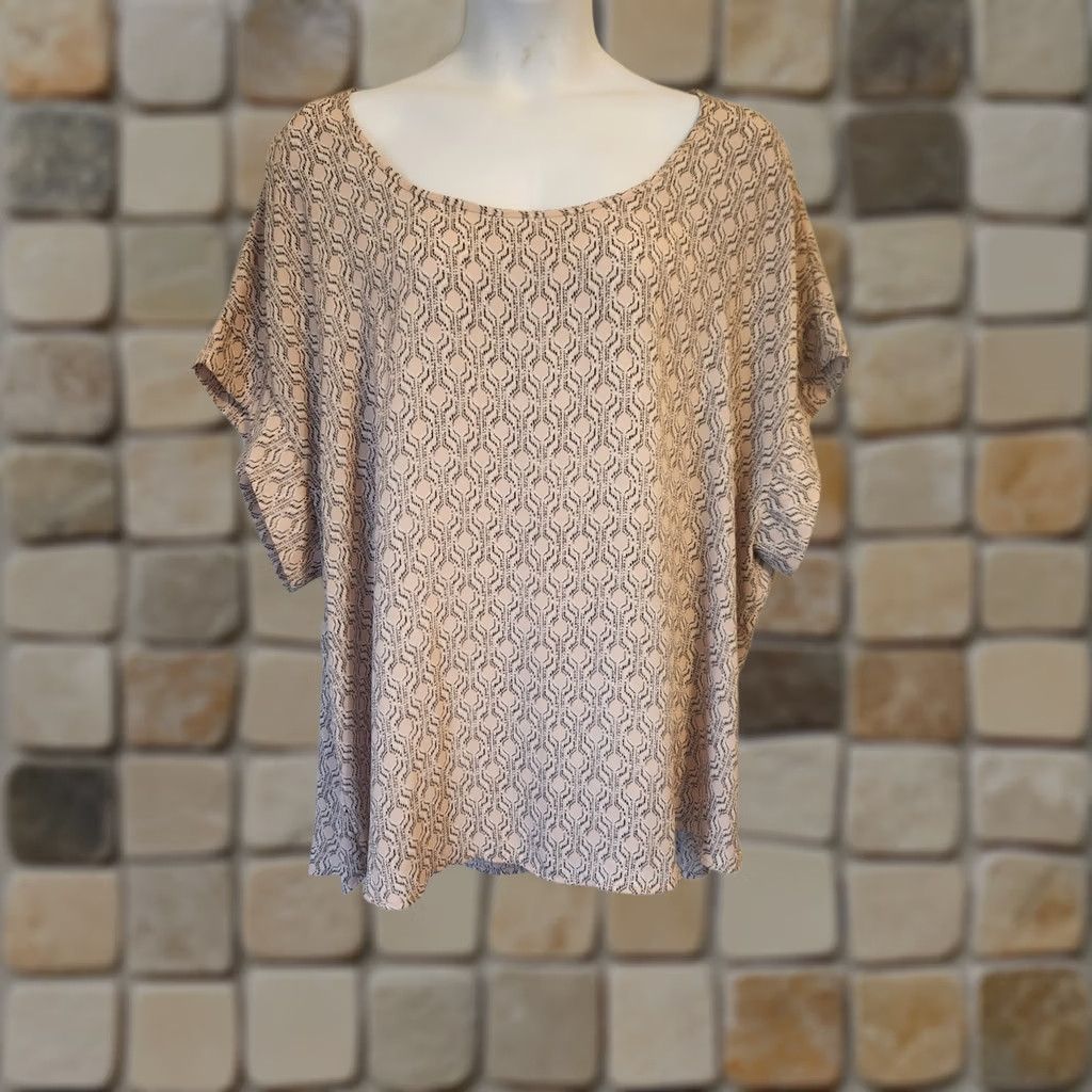 Torrid Torrid Pink Black White Abstract Print Cap Sleeve Tunic Top 5X Women Casual Size XXL / US 16-18 / IT 52-54 - 1 Thumbnail