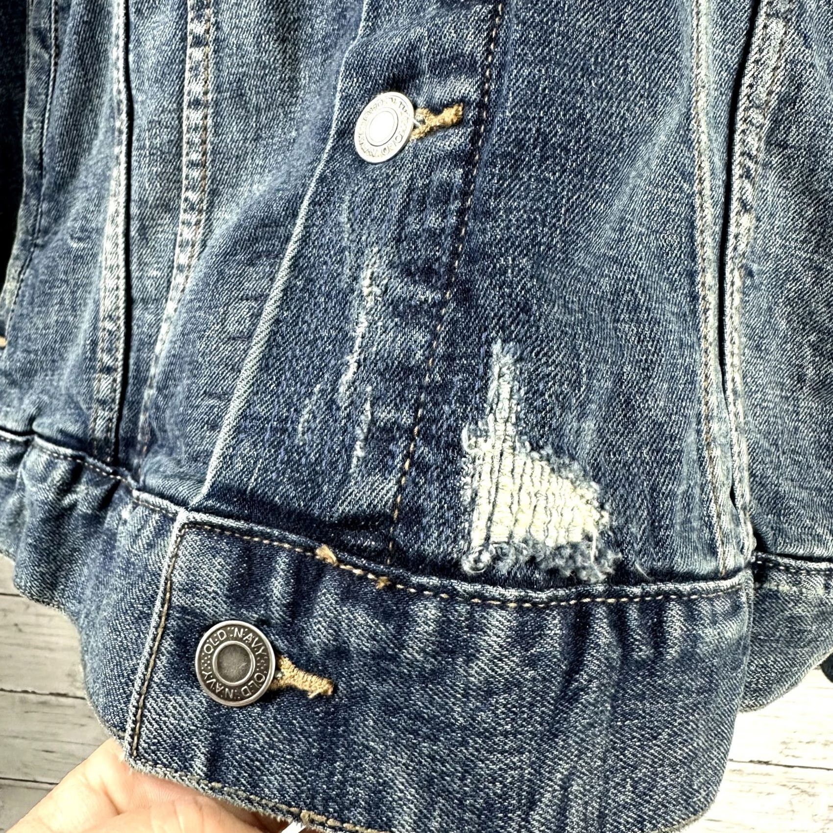 Old Navy Old Navy Denim Jacket Blue Men's XL Distressed Look EUC Denim Jacket Men XL Blue Size US 36 / EU 52 - 4 Thumbnail