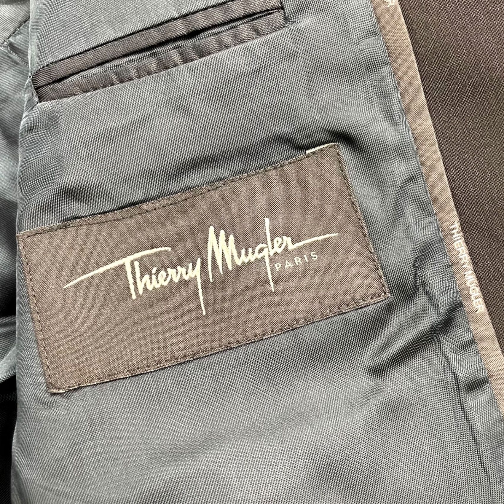 Thierry Mugler Thierry Muggler Men’s Suit 2 Piece Black 100% Wool 3-Button Blazer Flat Front Pants Long 42L US 52 EU Mens Size 34R - 5 Thumbnail