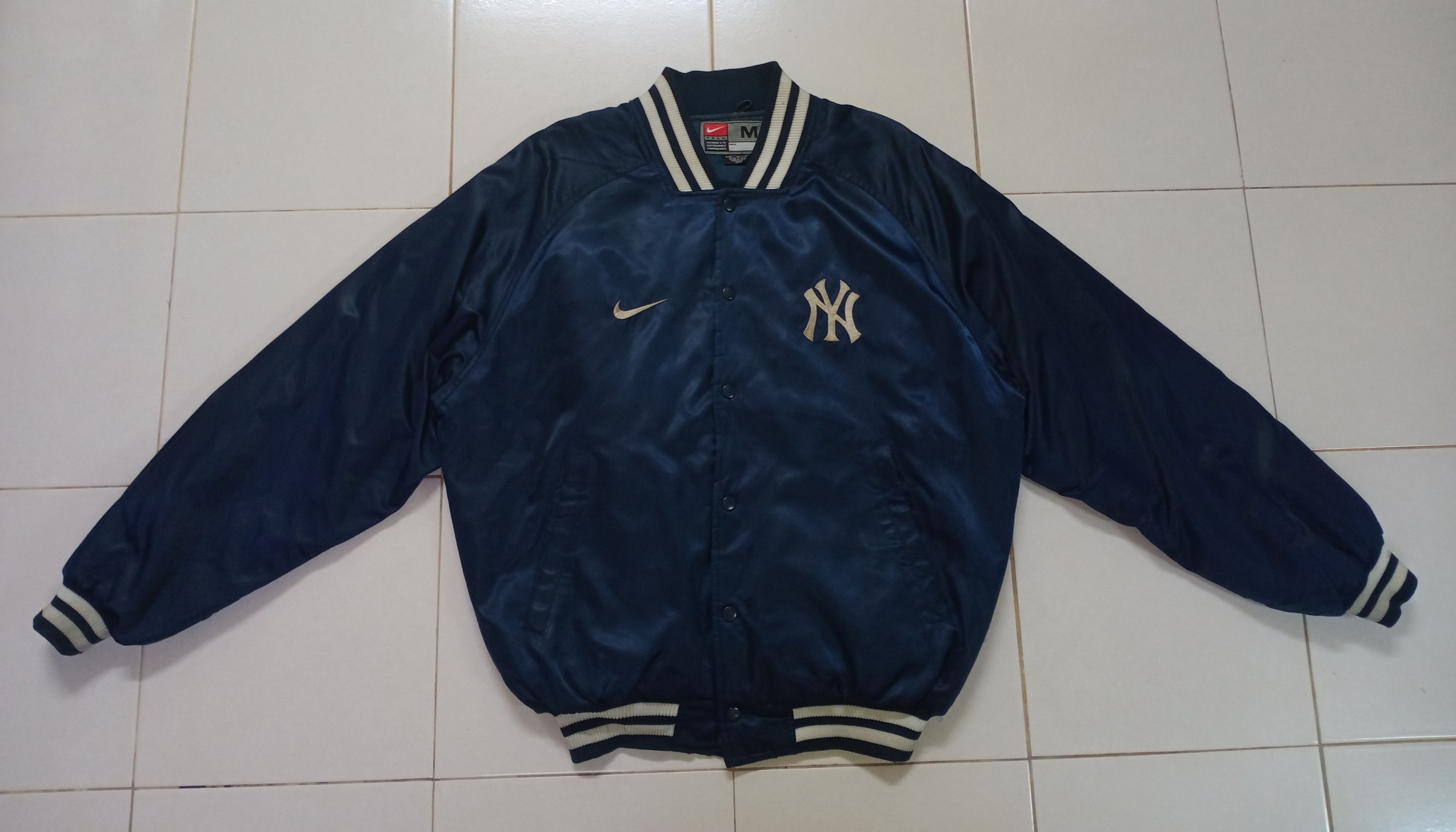 Nike Vintage Nike New York Yankees Satin Varsity Jacket Size US L / EU 52-54 / 3 - 6 Thumbnail