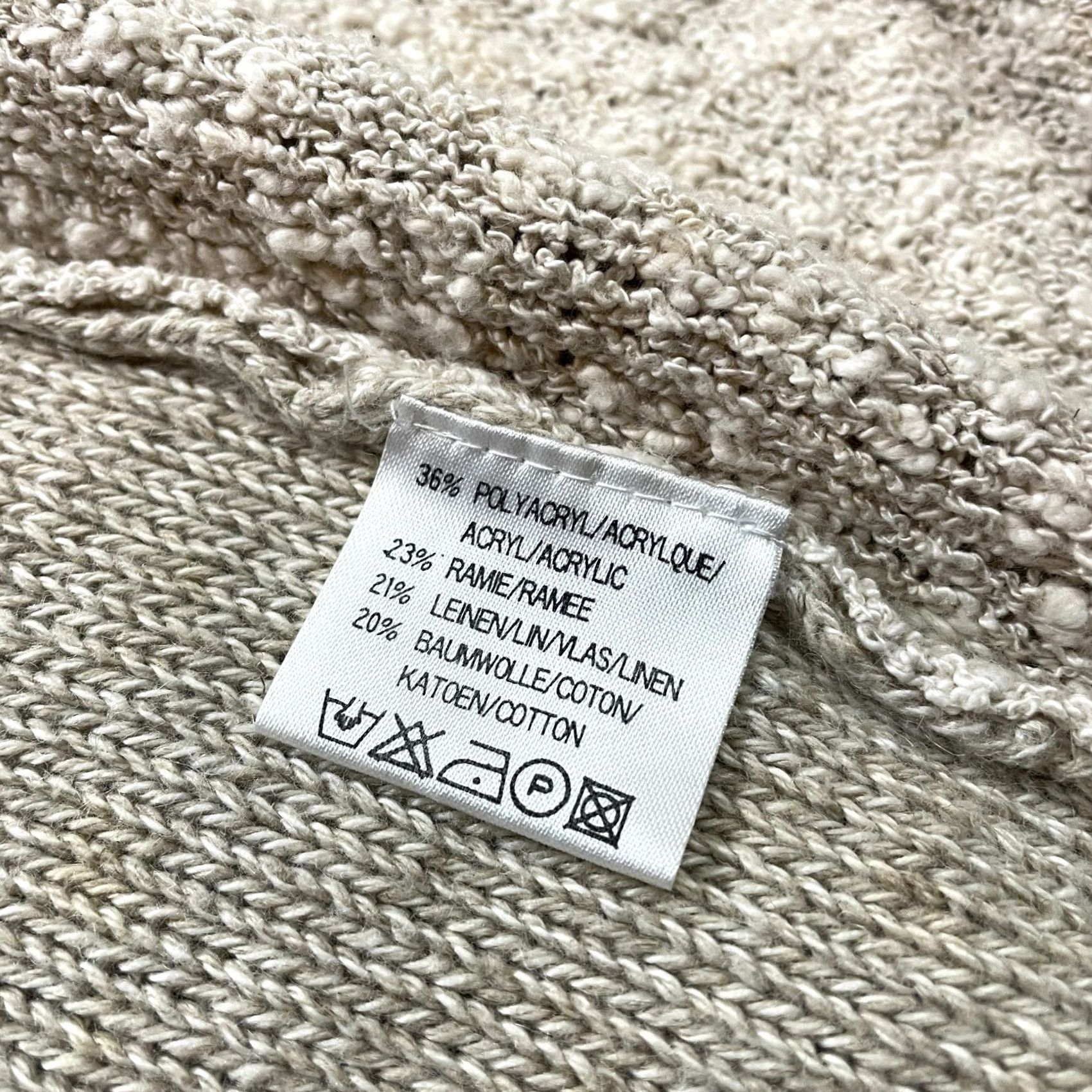 Vintage Gundi Vest Womens 3X Beige Embroidered Knit V-Neck Sweater Vest Christmas USA Vintage Plus Size Ladies Shirt Size XXL / US 16-18 / IT 52-54 - 4 Thumbnail
