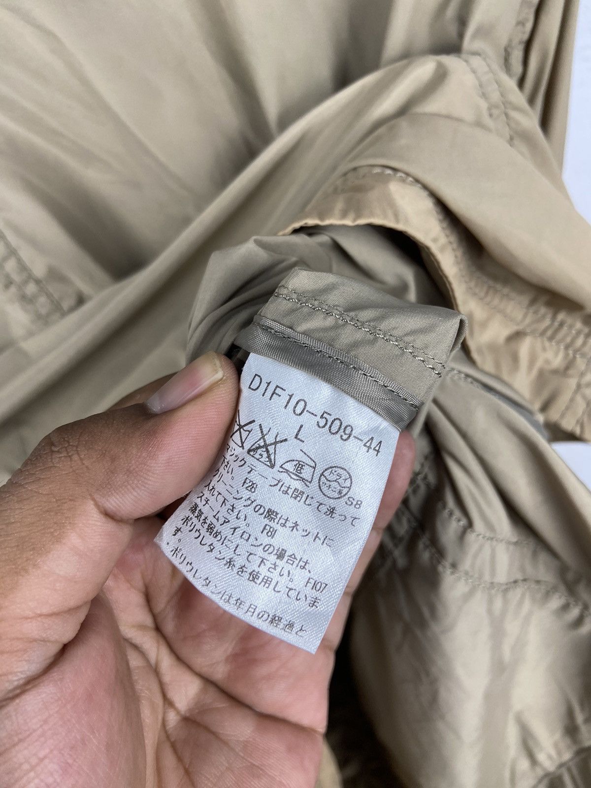Burberry Burberry Multi Pocket Jacket Size M / US 6-8 / IT 42-44 - 16 Thumbnail