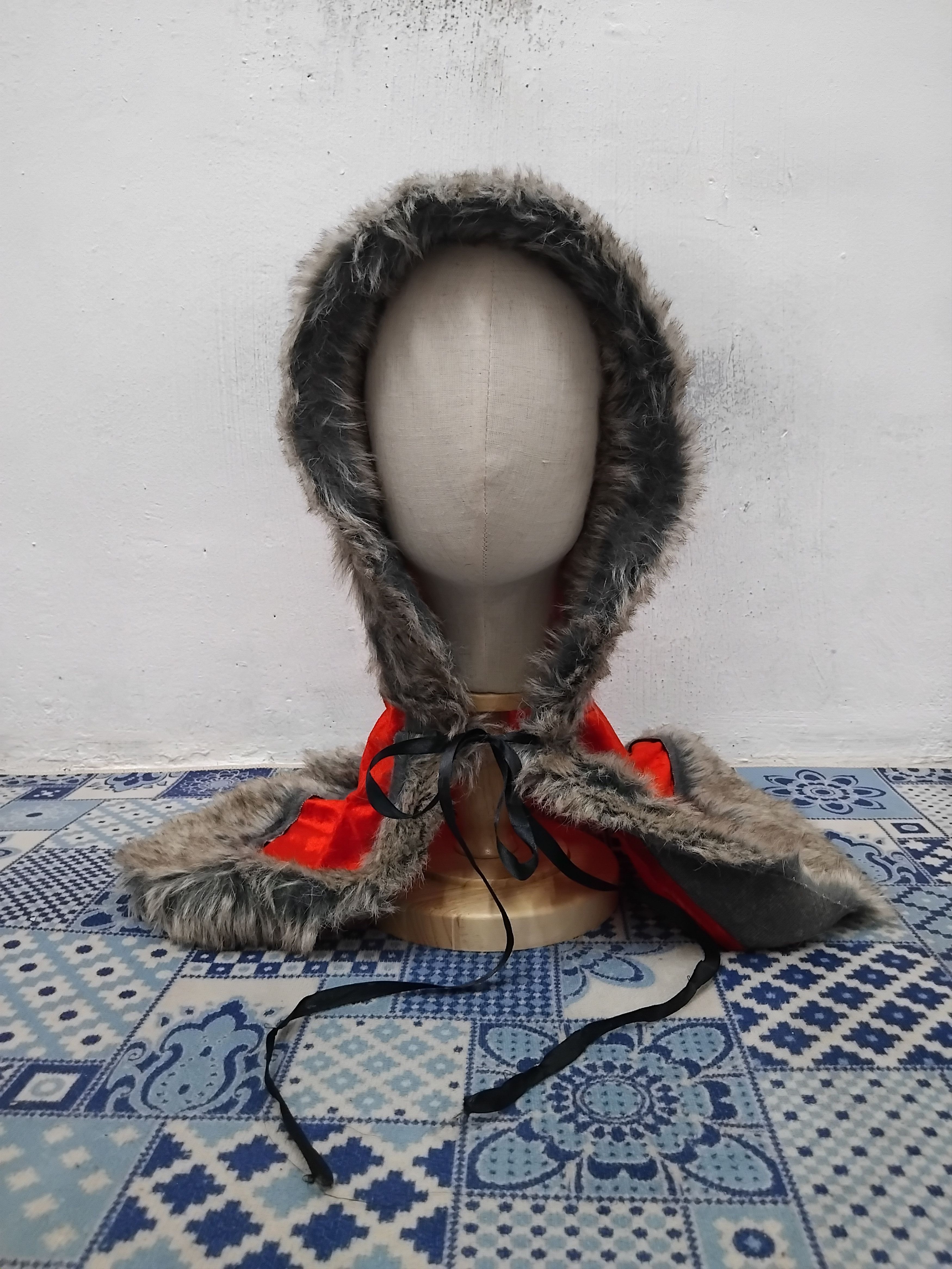 Japanese Brand Red colour fur costume hat Size ONE SIZE - 1 Thumbnail