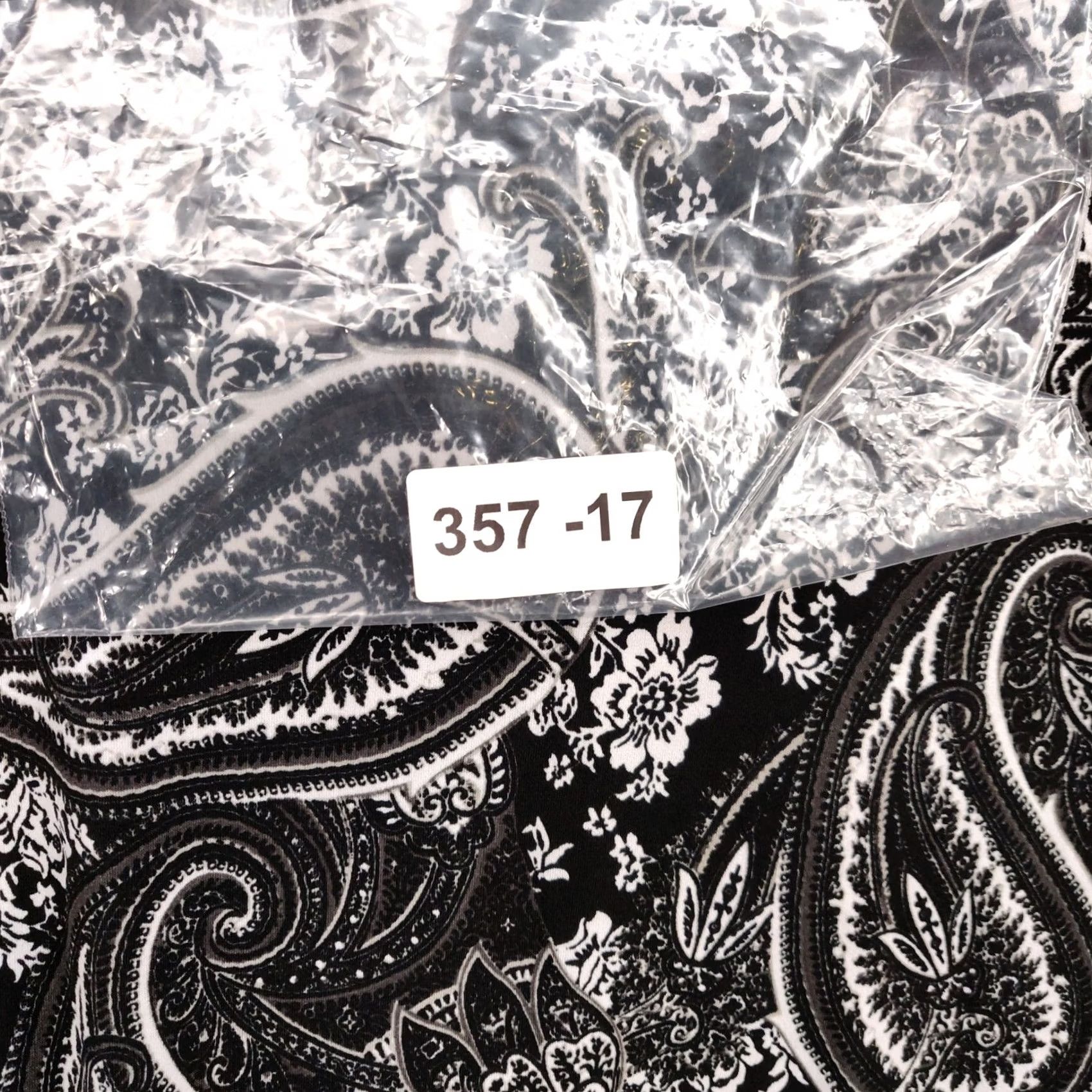 Vintage New Directions Blouse Womens Petite Black Paisley Smocked Belted Polyester Size L / US 10 / IT 46 - 8 Thumbnail